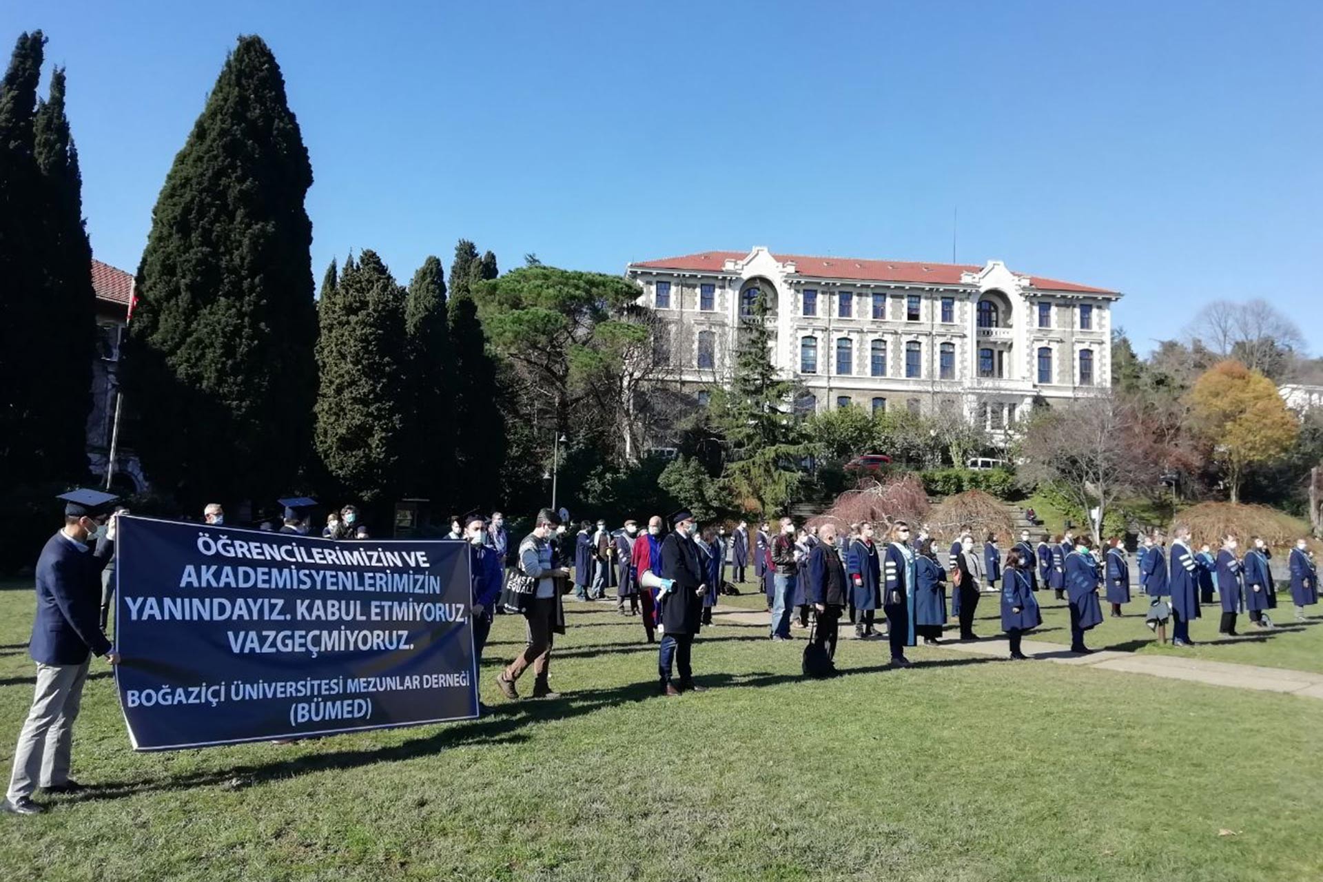 Boğaziçi kayyumu Boğaziçi Üniversitesi Mezunlar Derneğini yerinden çıkardı