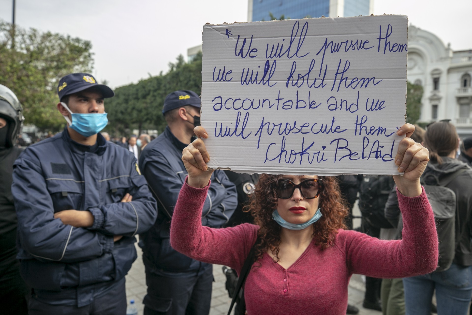 Tunus'ta halk gözaltına alınanların serbest bırakılması talebiyle yürüyüş düzenledi.