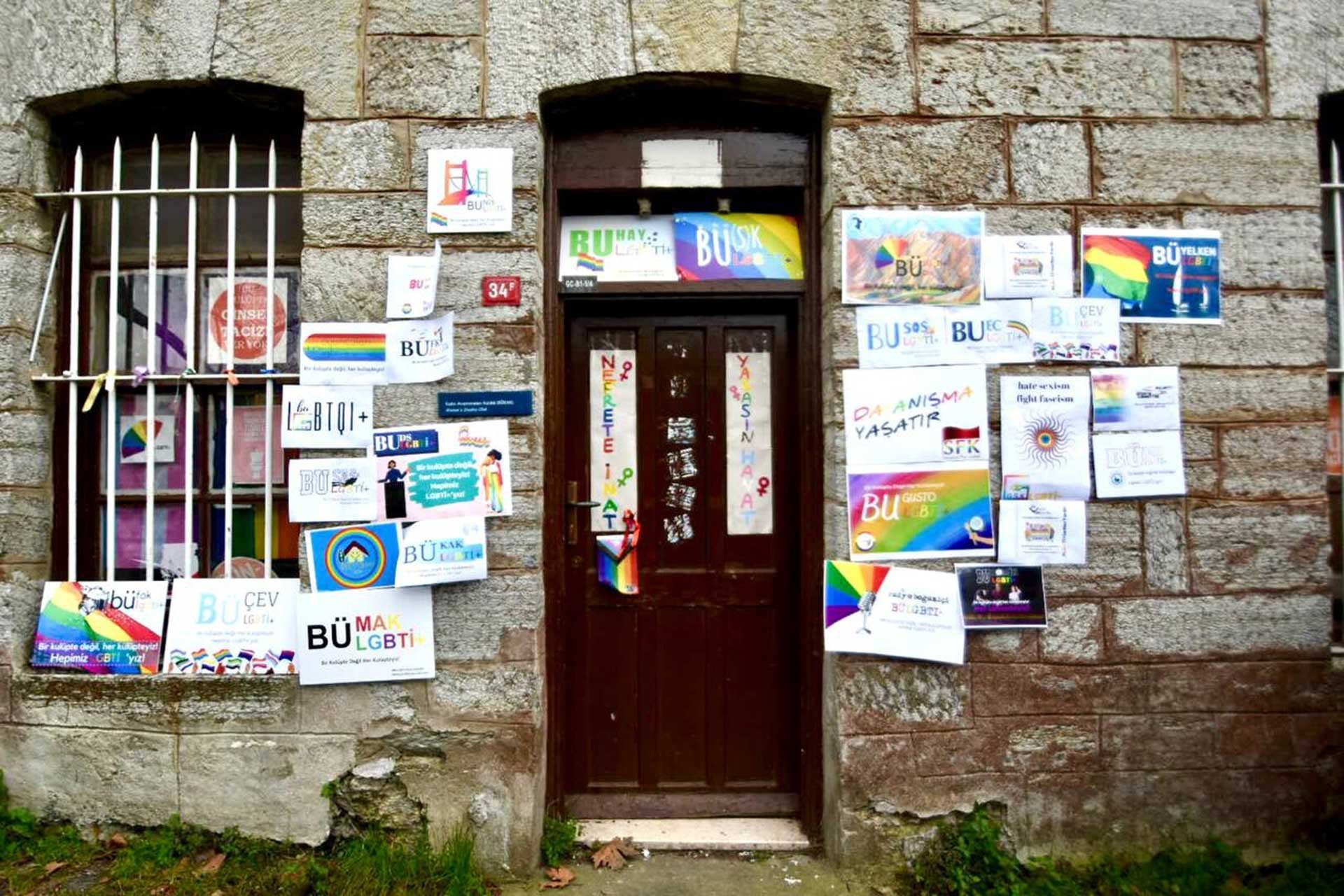 Boğaziçi'nde LGBTİ+ Araştırmaları Kulübünün kapatılması protesto edildi