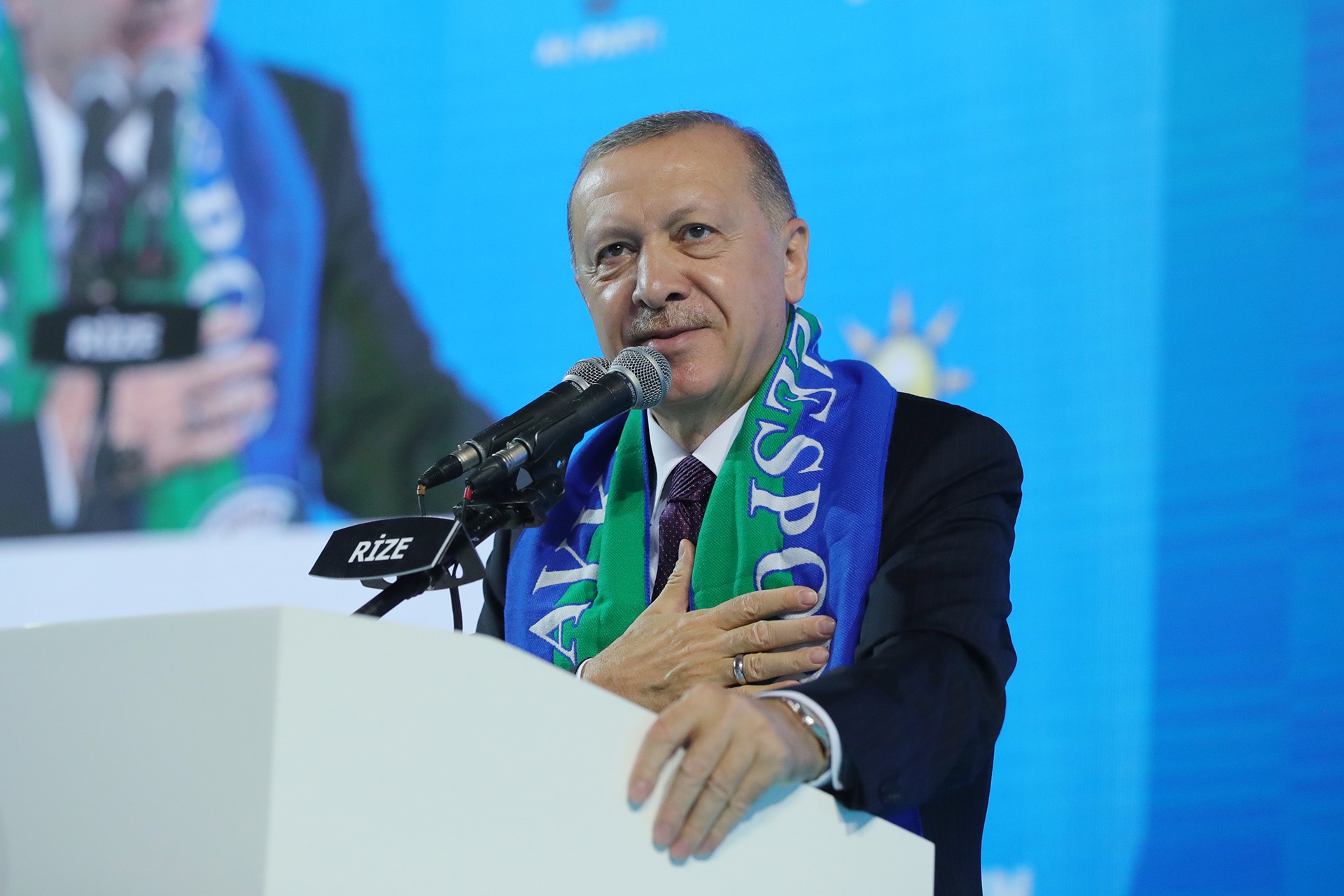 Cumhurbaşkanı ve AKP Genel Başkanı Recep Tayyip Erdoğan, AKP Rize İl Kongresinde konuşurken.