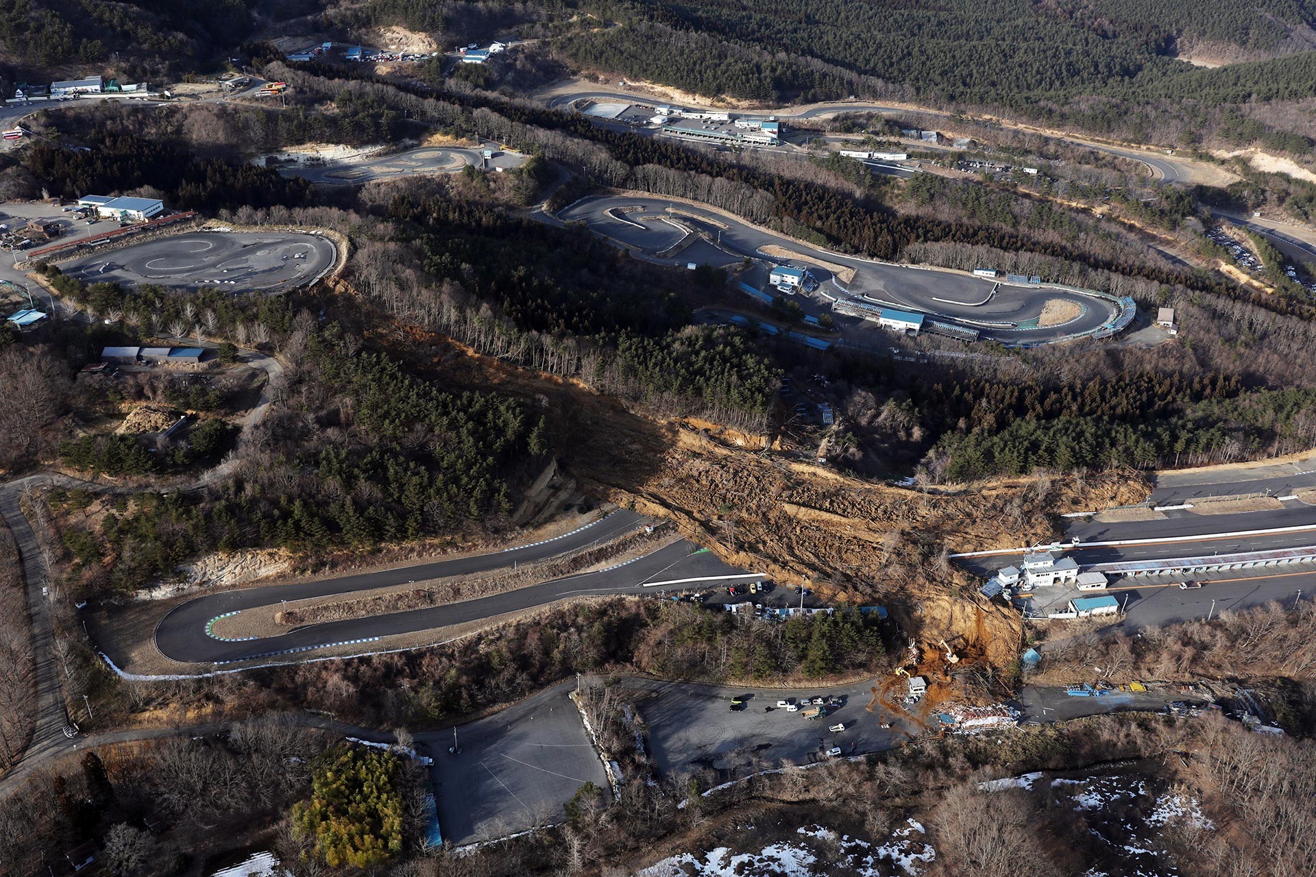 Fukuşima'da deprem nedeniyle meydana gelen toprak kayması