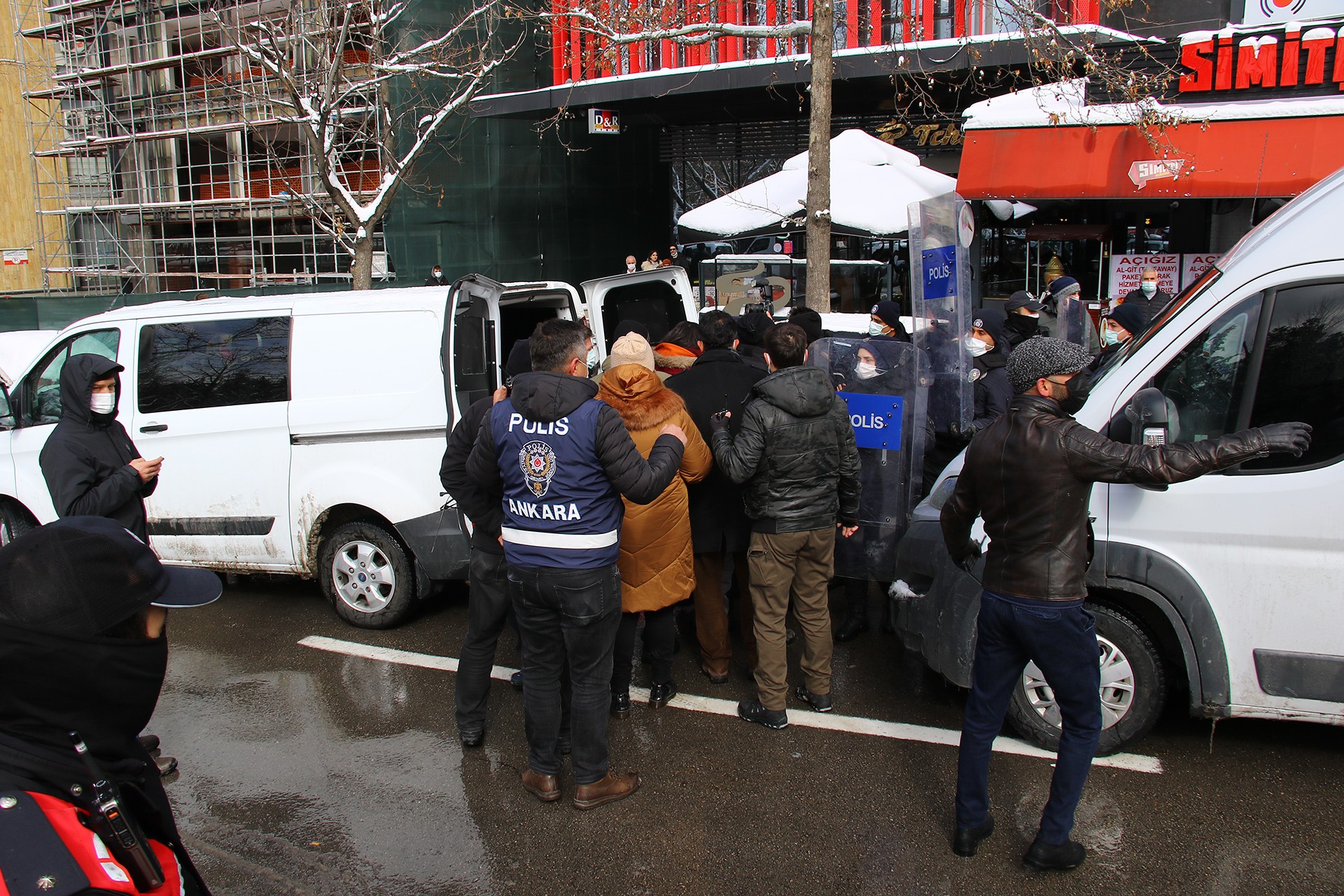 Ankara'da gözaltına alınan öğrenciler