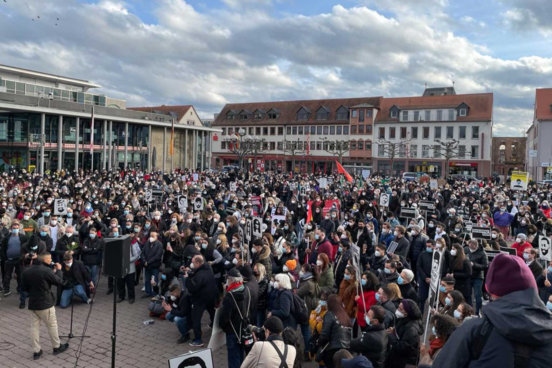 Hanau Katliamı 1. yılında lanetlendi