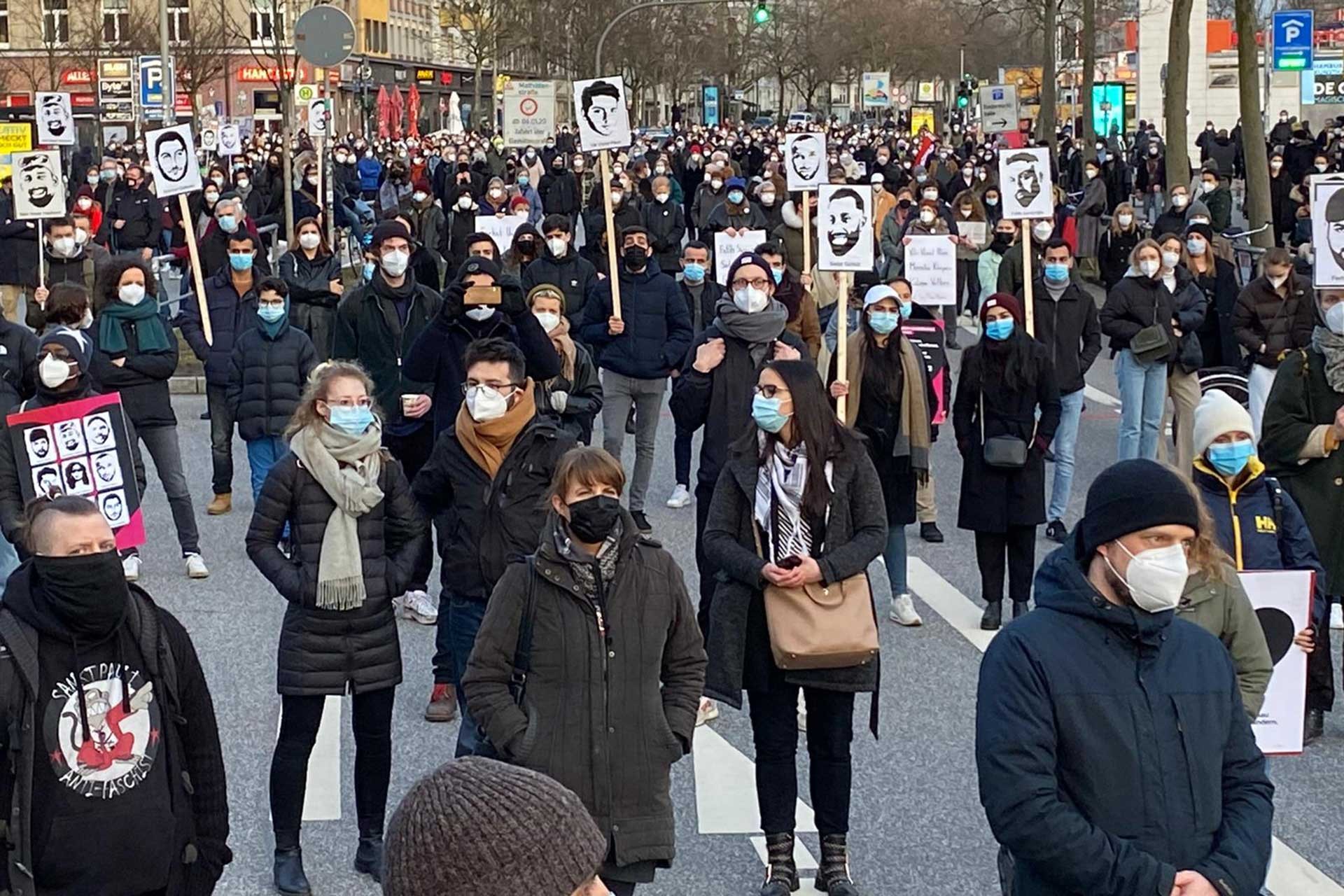 Hanau Katliamı 1. yılında lanetlendi