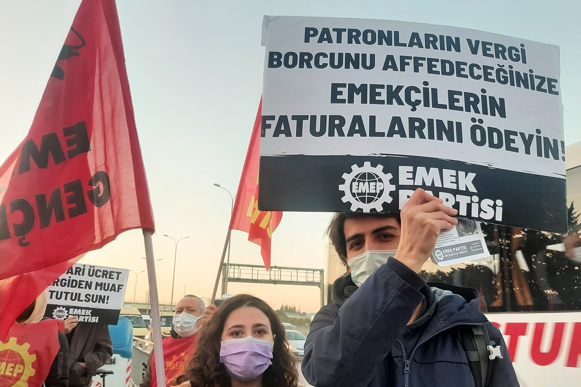 Emek Partisi (EMEP) yurdun pek çok noktasında zamlara ve hayat pahalılığına karşı eylemler düzenledi.