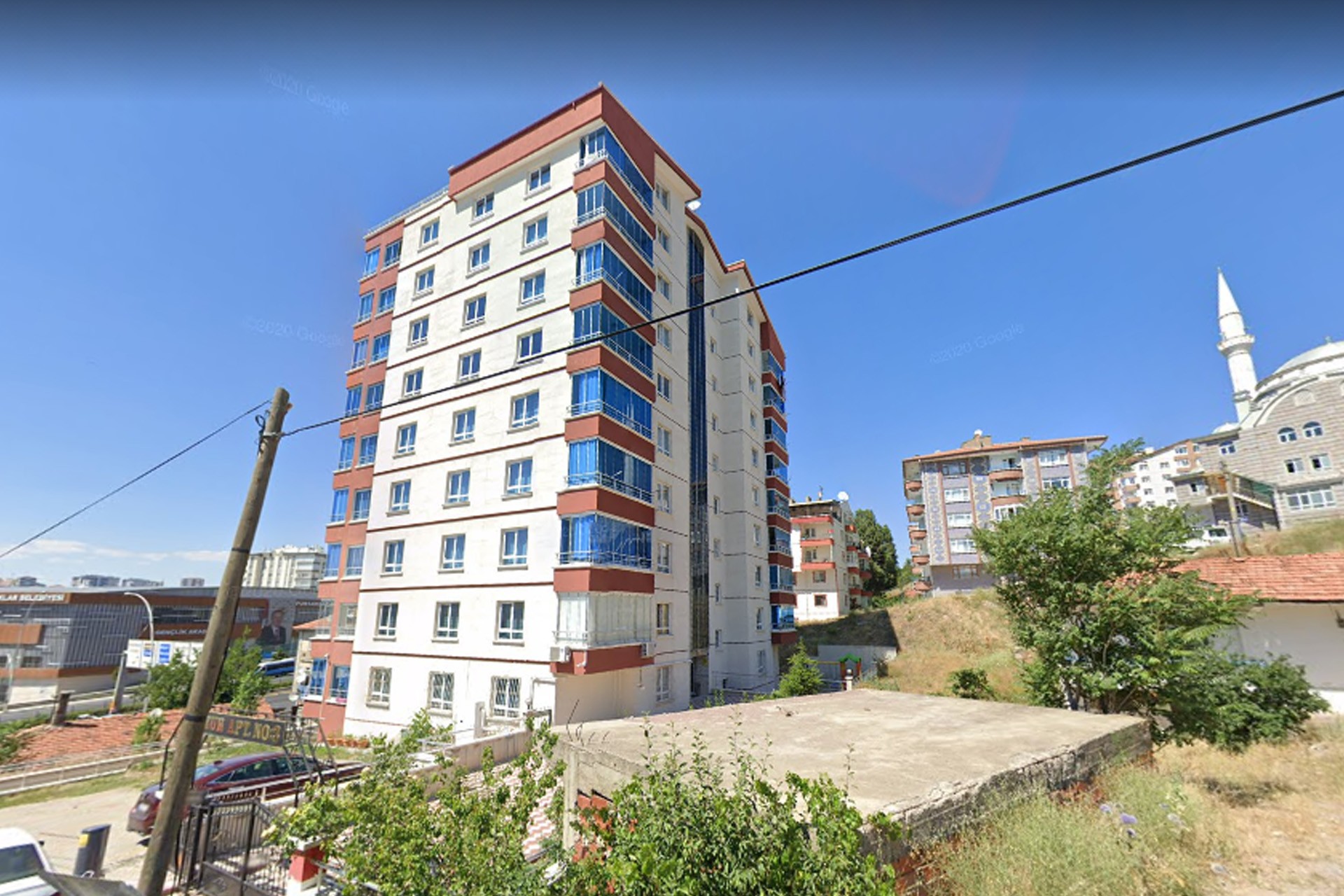 İhalenin verildiği apartman