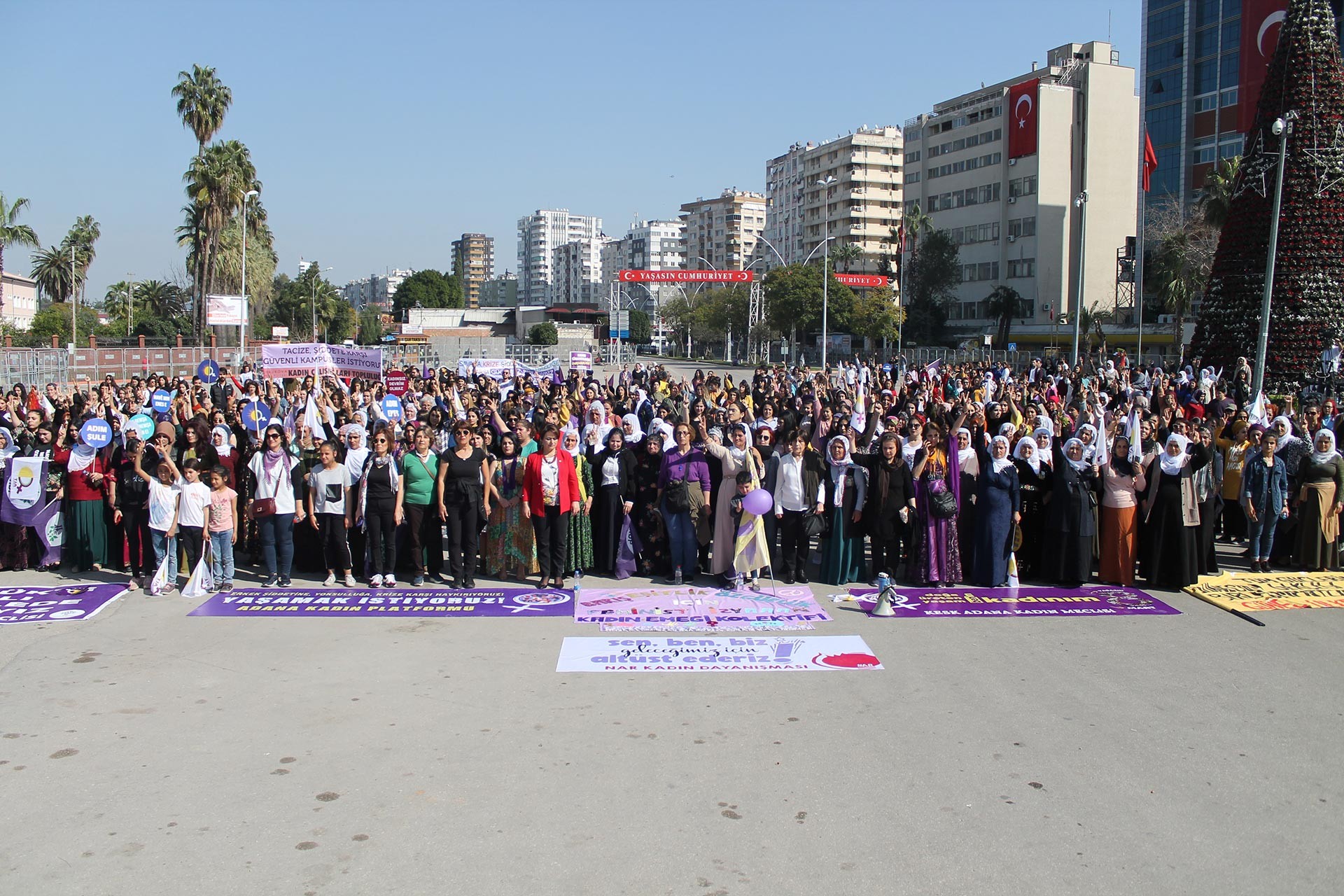 8 Mart mitinginde kadınlar