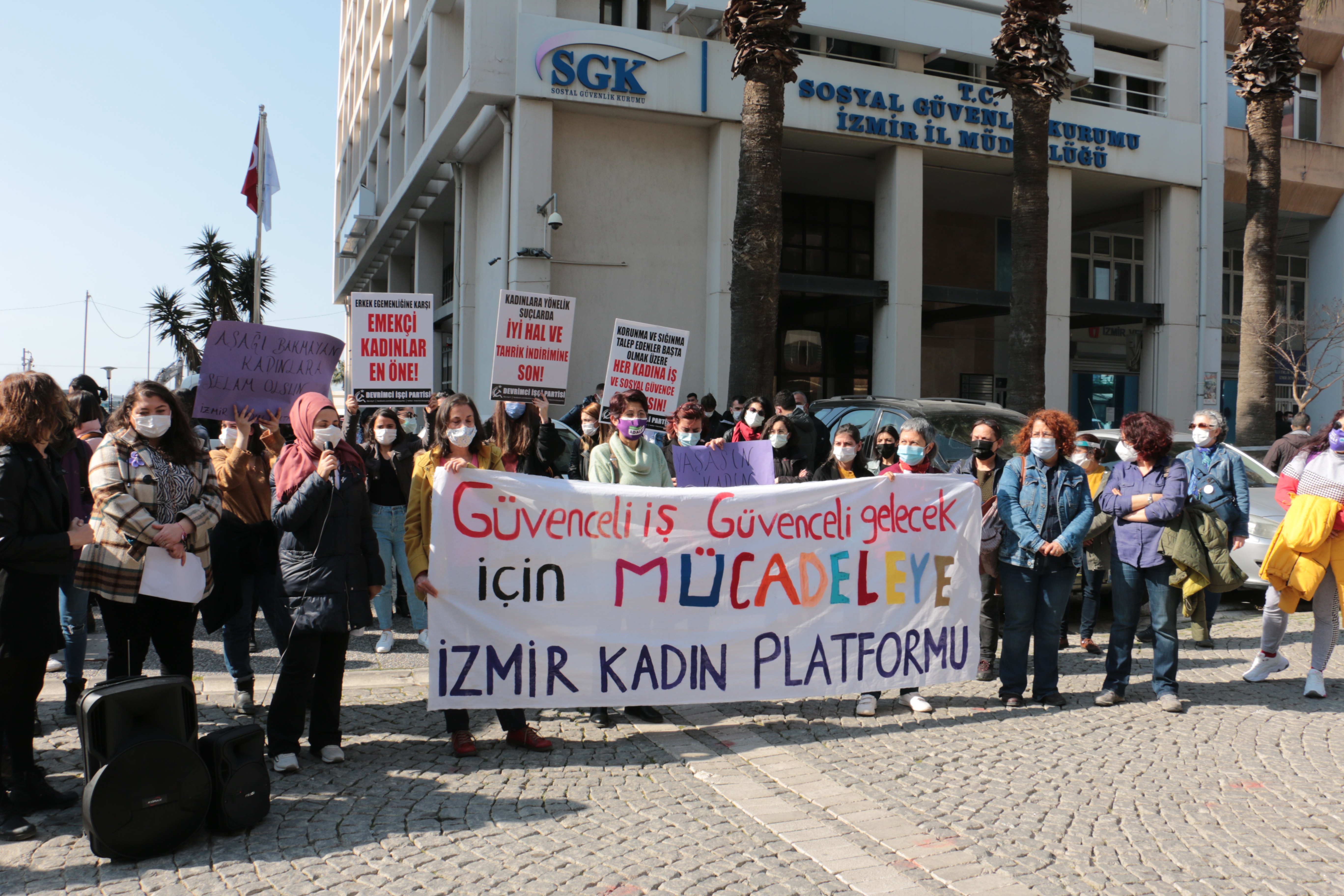 İzmir Kadın Platformunun işçi kadın buluşması