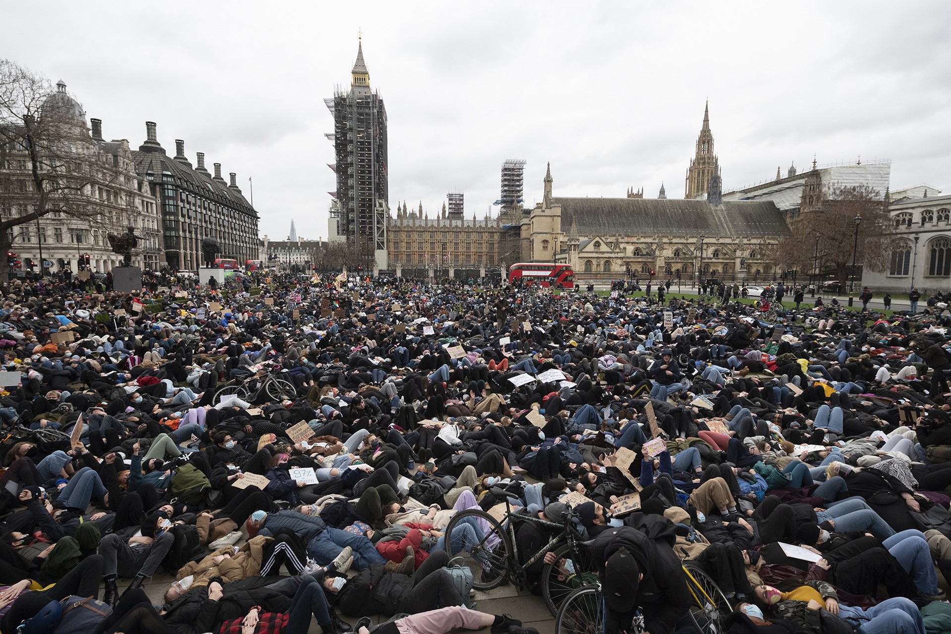 Londra'da polis şiddeti protesto edildi