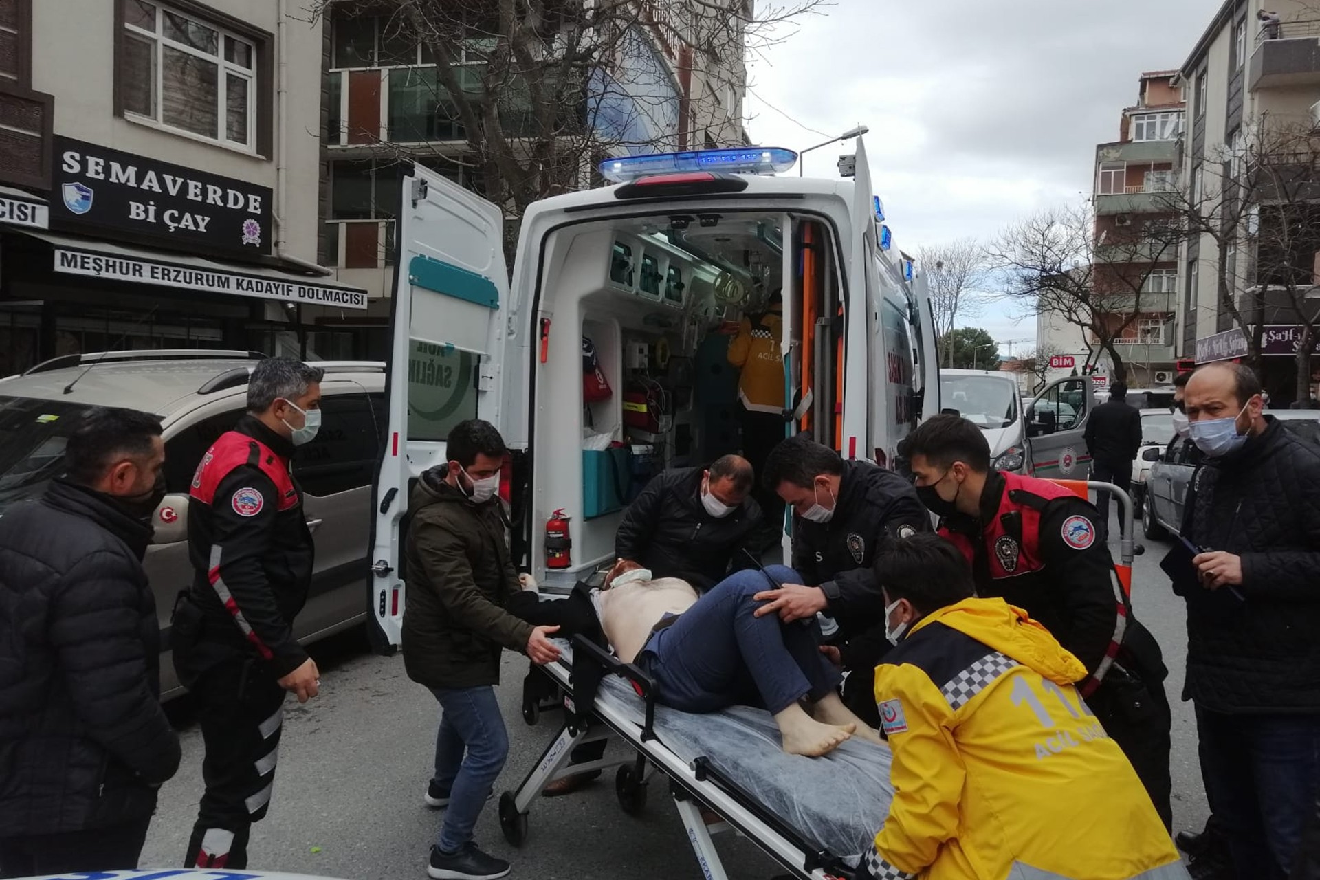 Gebze'de icra memurlarıyla birlikte haciz işlemi için gittiği evde ev sahibi tarafından silahla vurulan Avukat Ersin Arslan hayatını kaybetti.