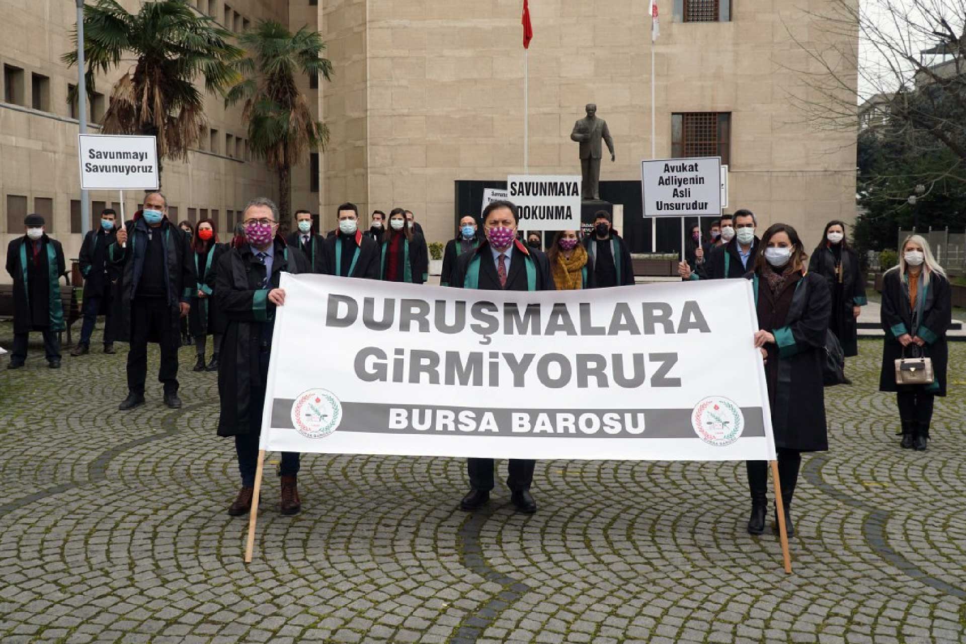 Bursa'da avukatlar Ersin Arslan'ın öldürülmesini protesto ederek duruşmalara girmedi