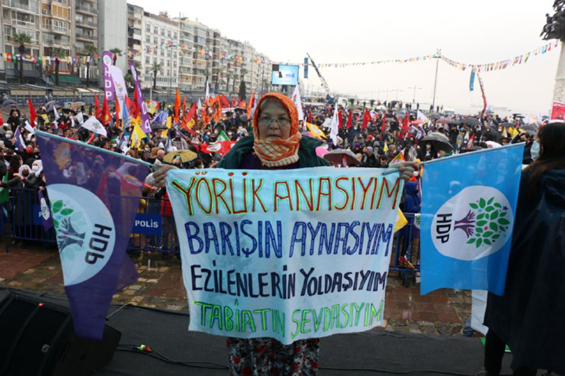 İzmir'deki Newroz kutlamasından bir fotoğraf