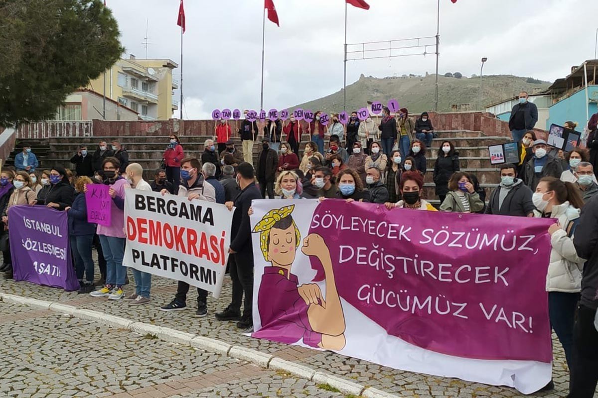 Bergama'da İstanbul Sözleşmesi eylemi