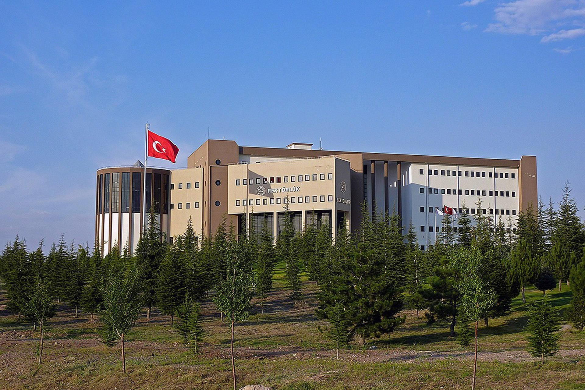 Erciyes Üniversitesi Rektörlüğü binası