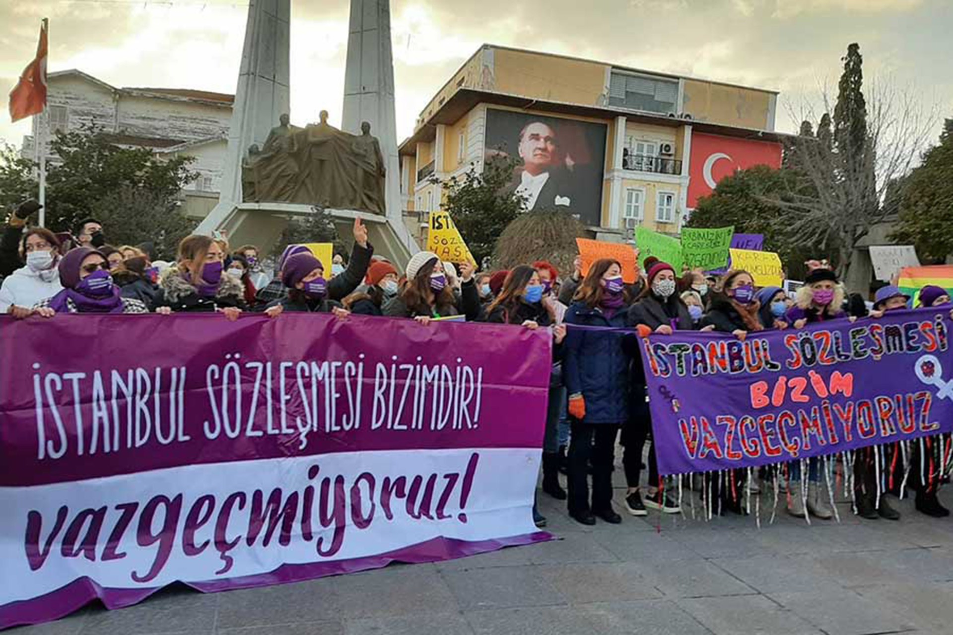 Bakırköy Meydanında kadınlar açıklama yaptı