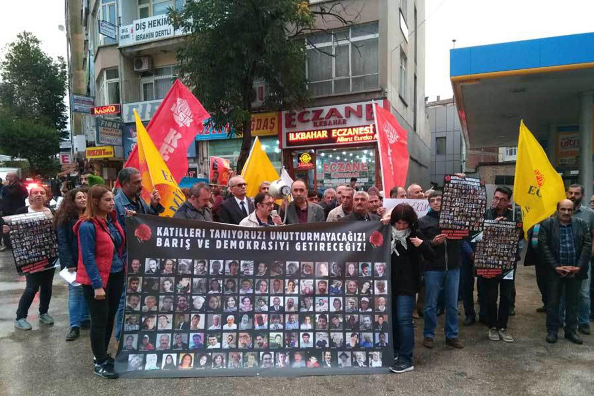 Elazığ'da 10 Ekim Ankara Katliamı protestosuna katılanlar