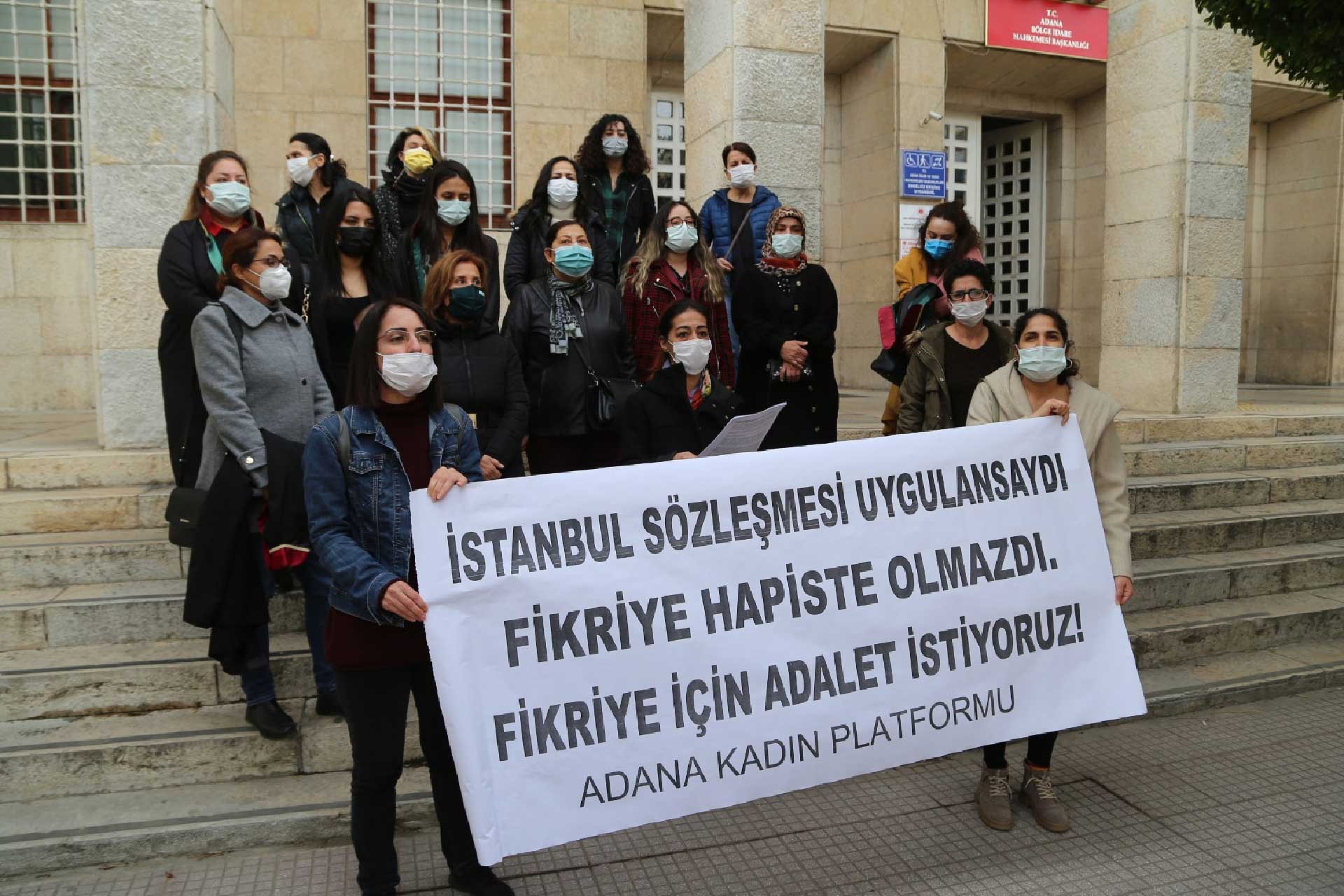 'İstanbul Sözleşmesi uygulansaydı Fikriye hapiste olmazdı' pankartı