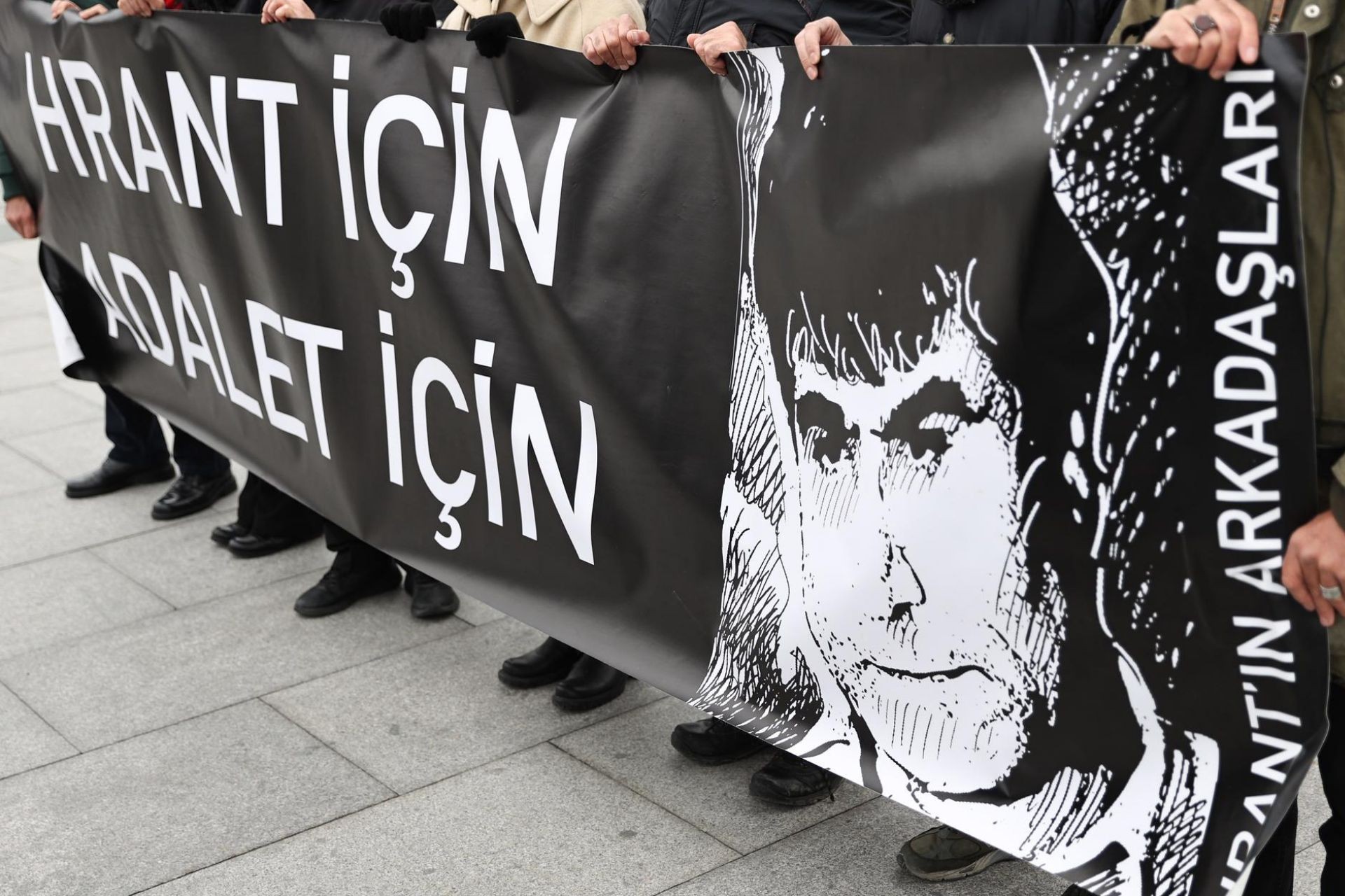 Hrant için adalet için yazan pankart