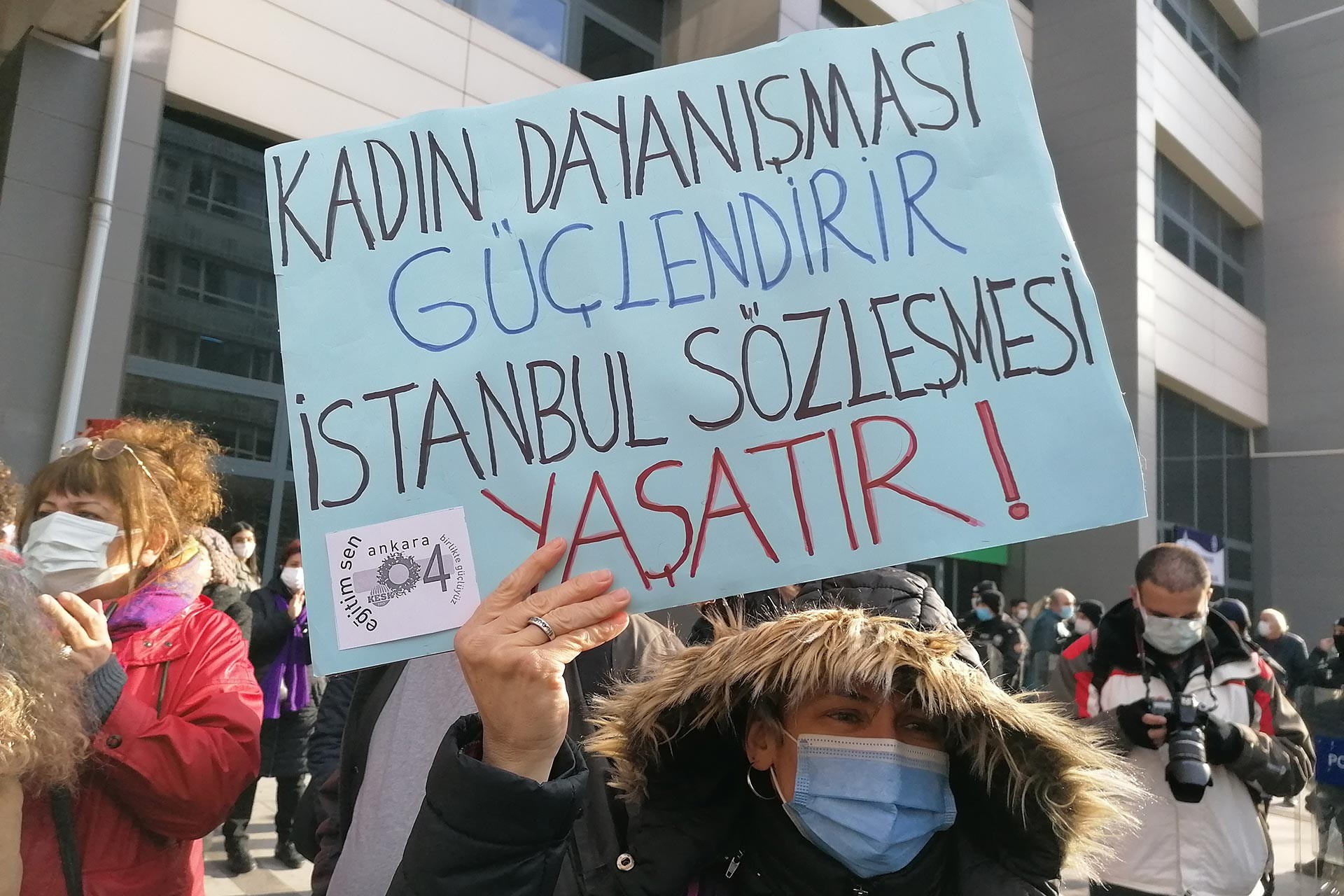 Ankara'da İstanbul Sözleşmesi eyleminde dövizleriyle kadınlar