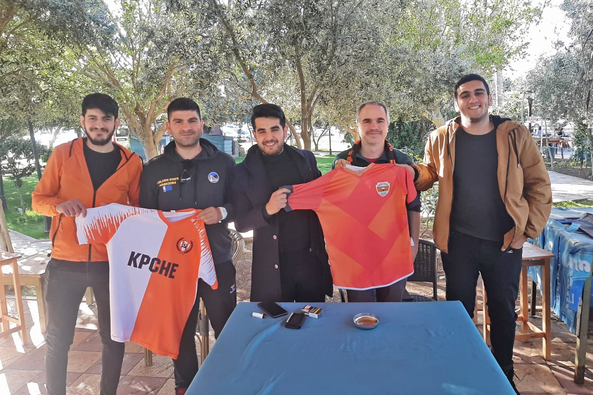 Adanaspor taraftar grubu Kaplanpenche, yazarımız Mithat Fabian Sözmen'in katılımıyla 'Tribün kültürü ve sorunları' başlıklı bir söyleşi düzenledi.