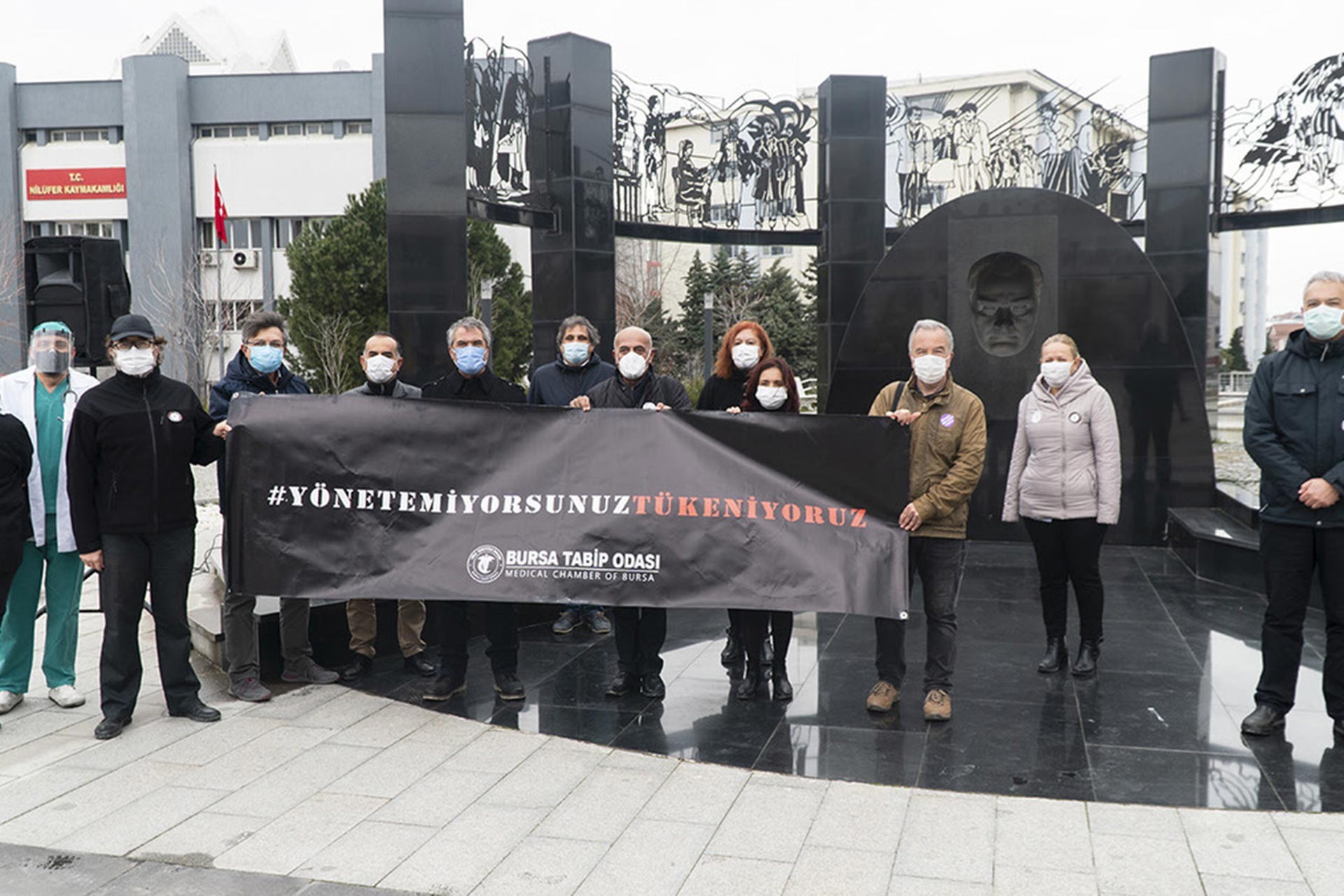 Bursa Tabip Odası üyelerinin anma etkinliği