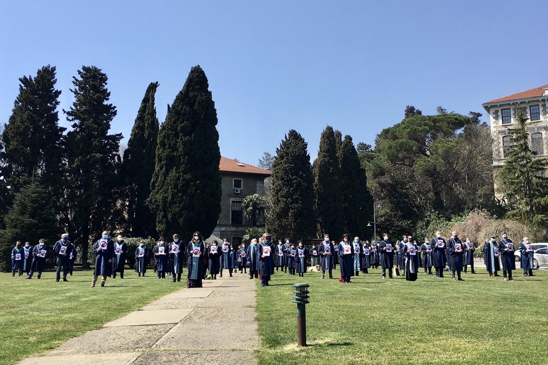 Boğaziçi Üniversitesi akademisyenleri rektörlüğe sırtını çevirdi