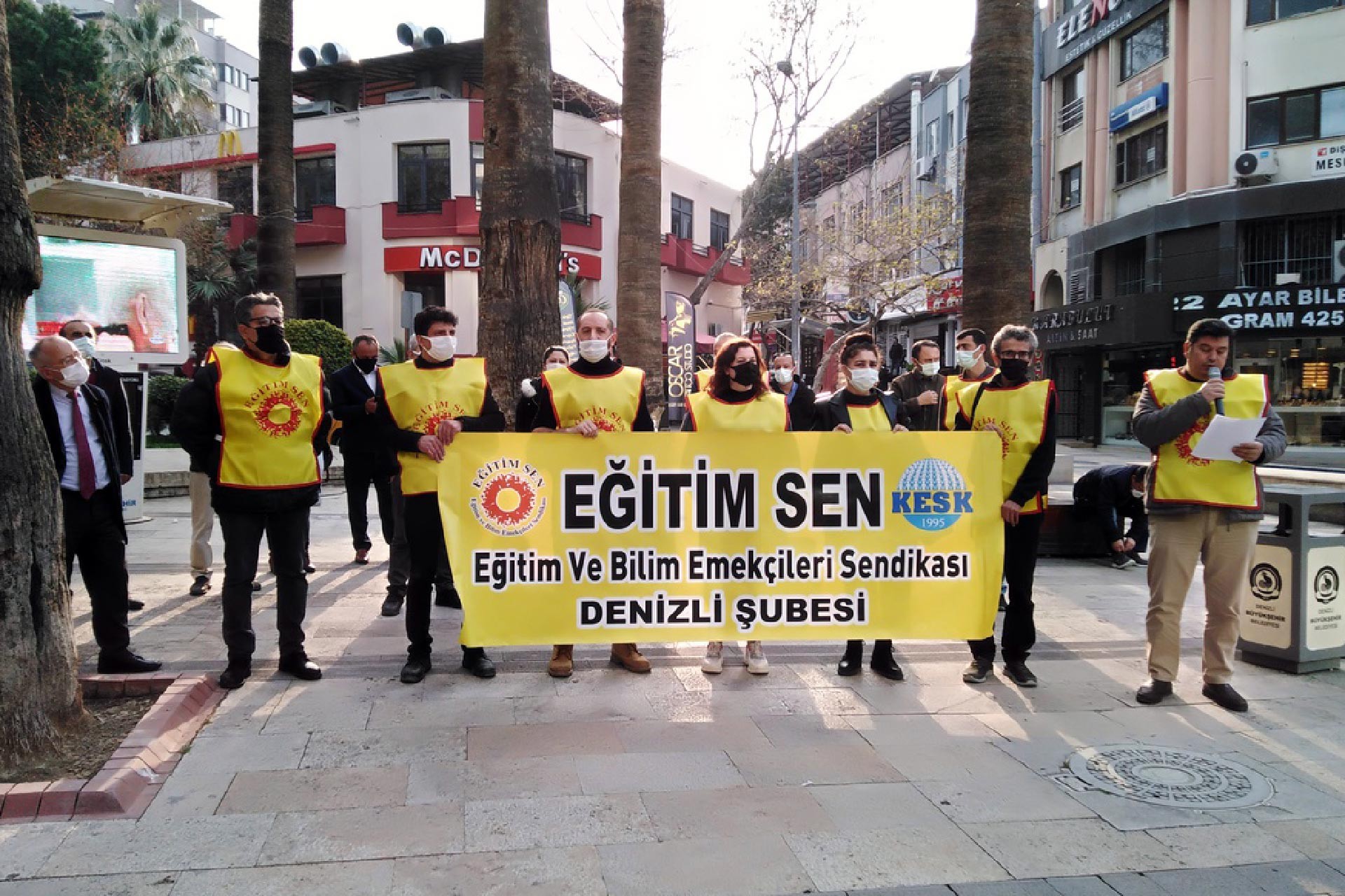 Eğitim Sen'den Denizli'de eylem: Öğretmenler burada aşılar nerede