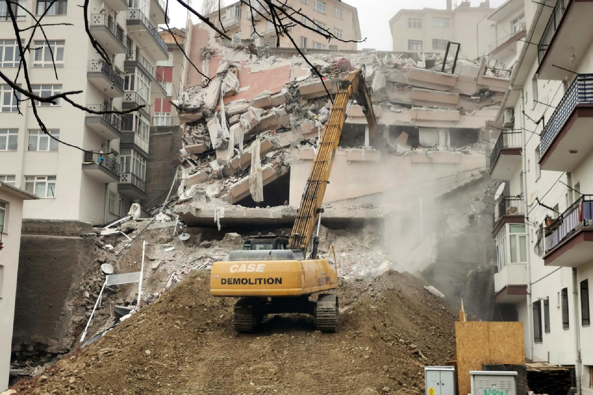 Ankara'da yıkılan Açelya Apartmanı