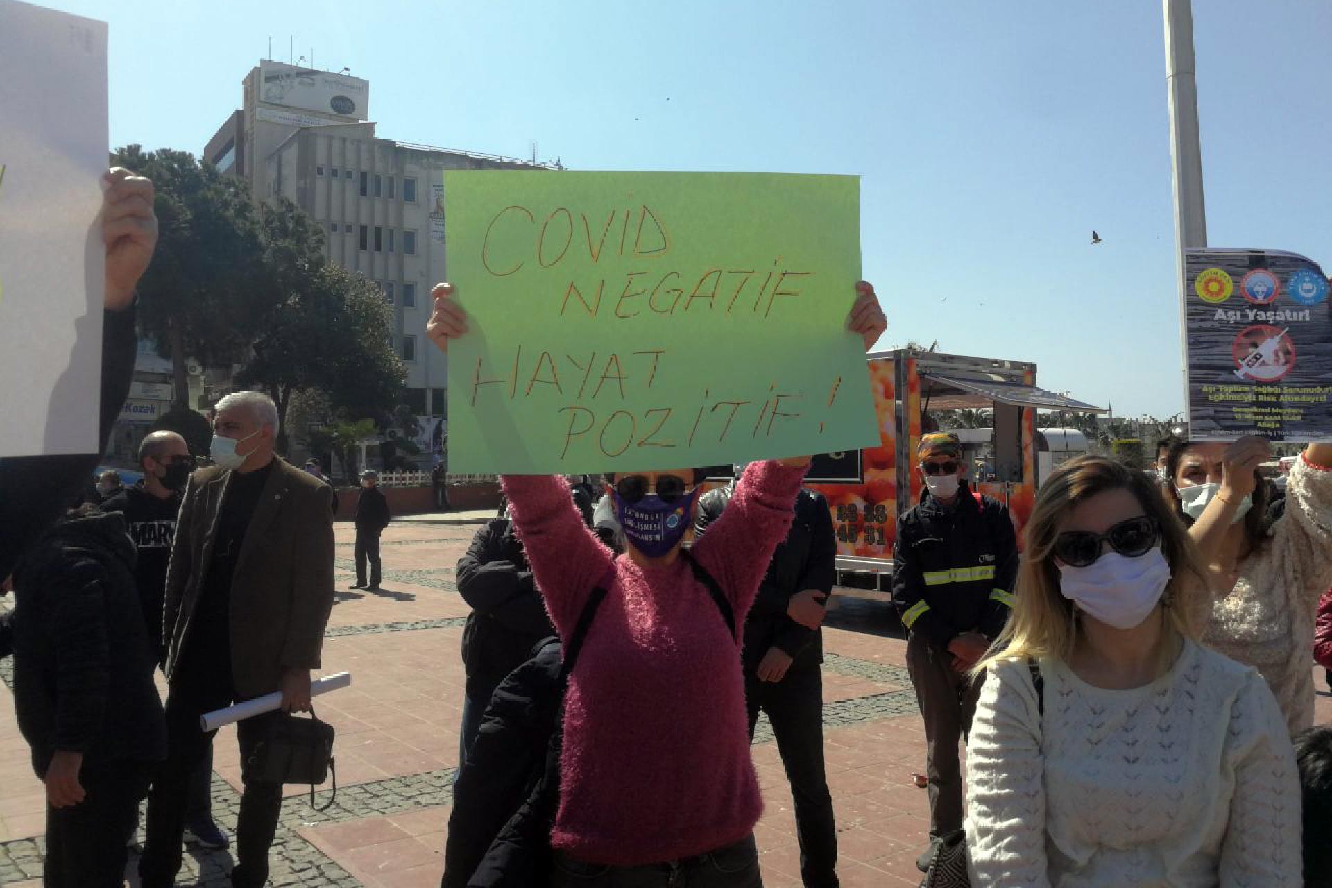 'Covid negatif, hayat pozitif' dövizi