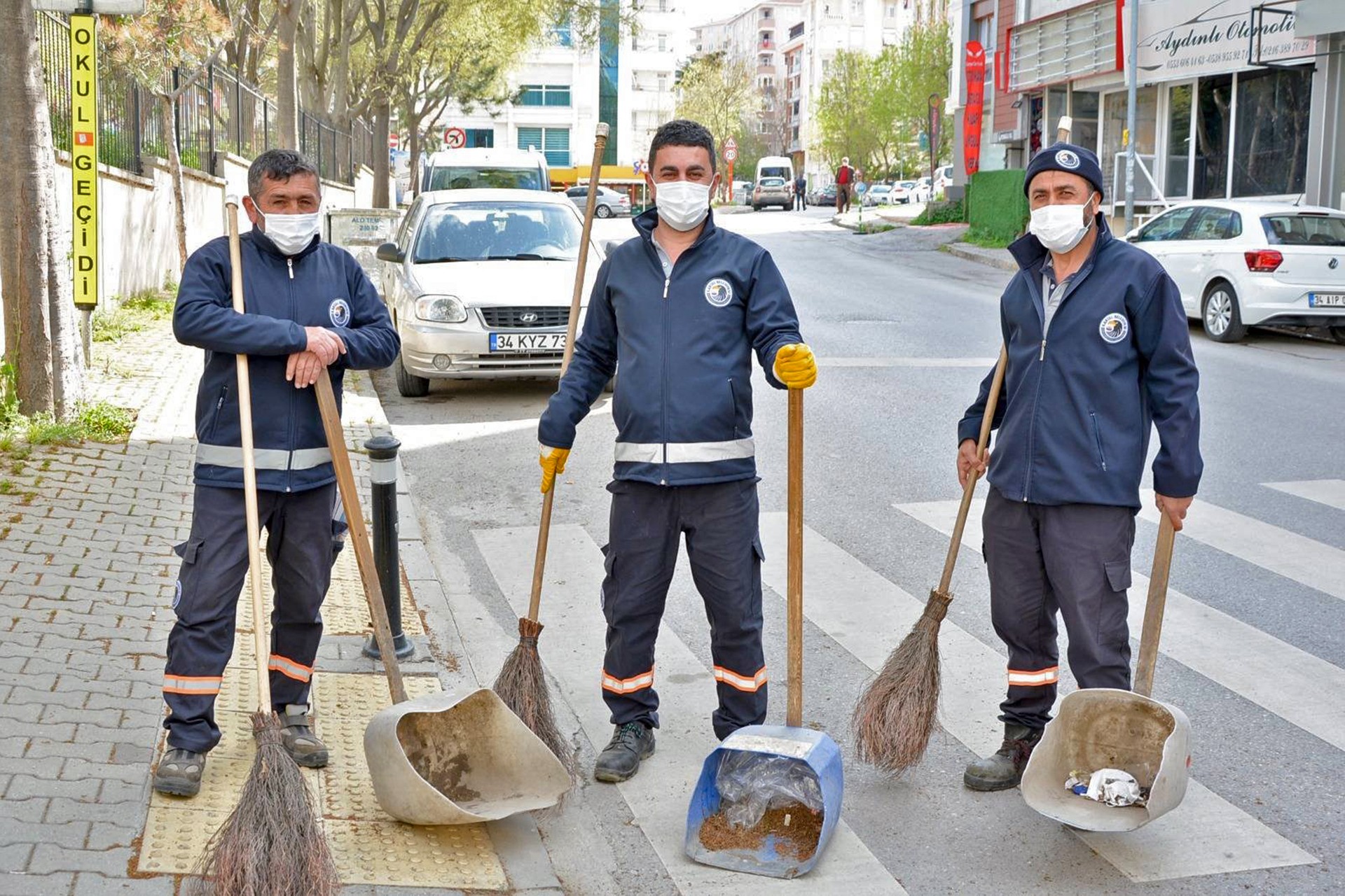 Kartal Belediyesi işçileri iş yerlerinde 1 Mayıs'ı kutladı.