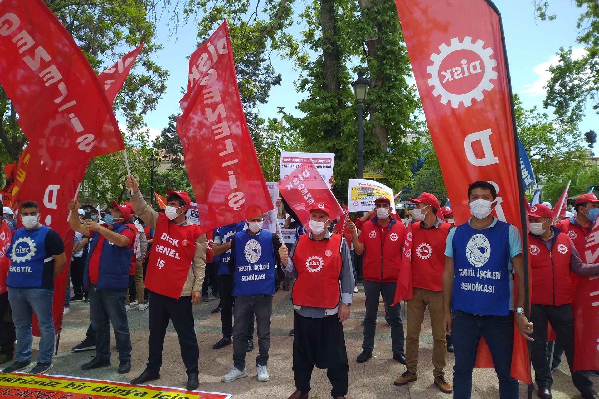 Antep 1 Mayıs’ında işçi ve emekçiler güvenceli iş insanca yaşam hak ve özgürlükleri için bir araya gelip taleplerini haykırdı.