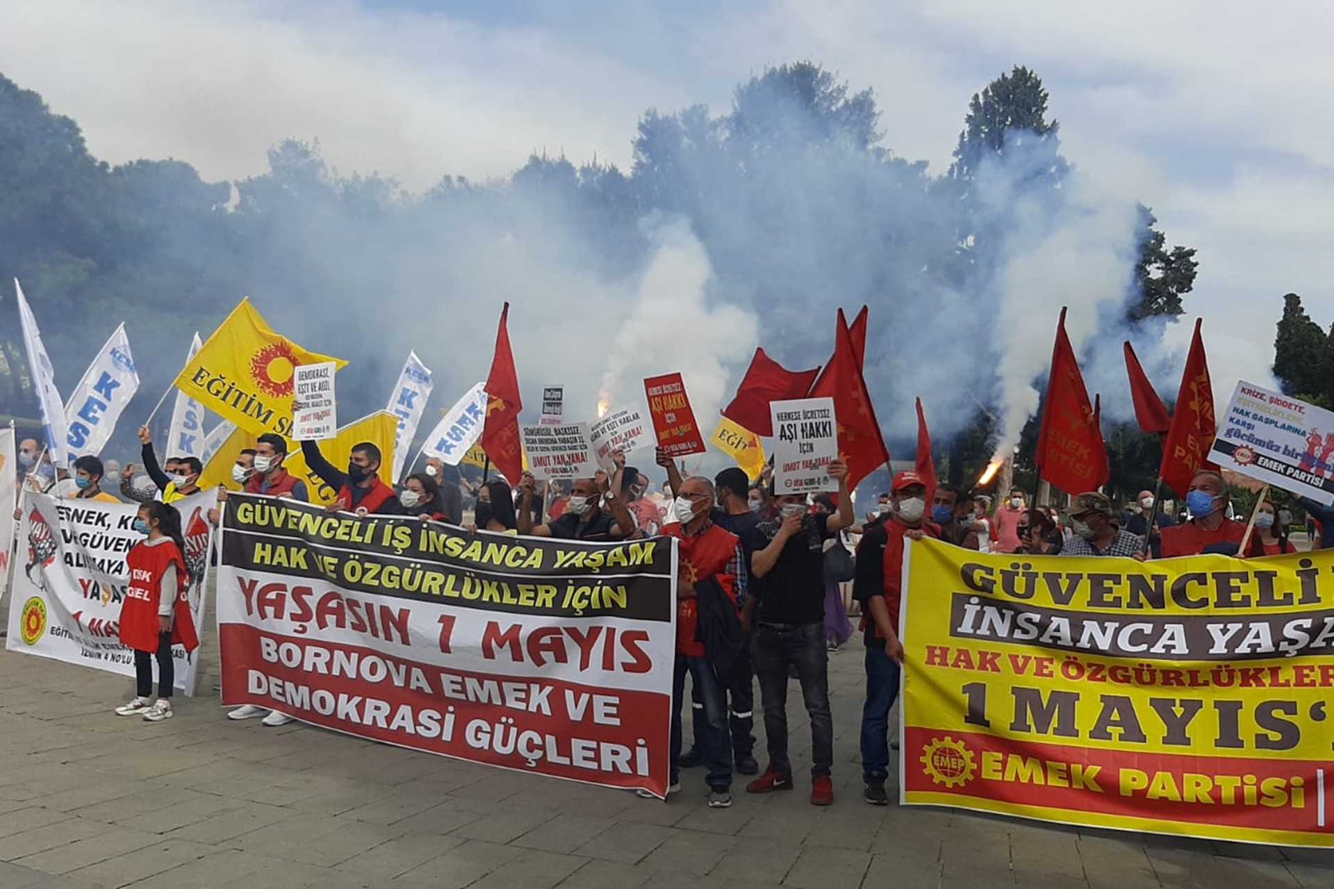 İzmir Bornova'daki 1 Mayıs kutlamasından bir fotoğraf.