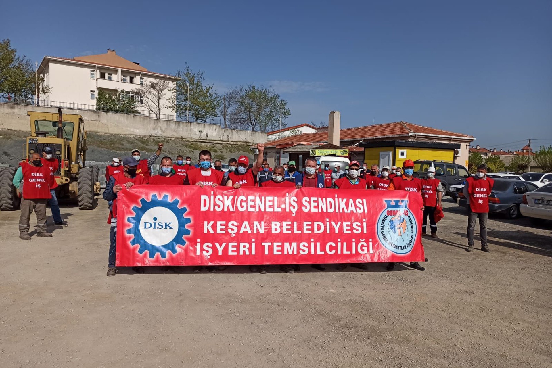 Keşan'da Genel-İş üyesi belediye işçilerinin 1 Mayıs kutlamasından bir fotoğraf.