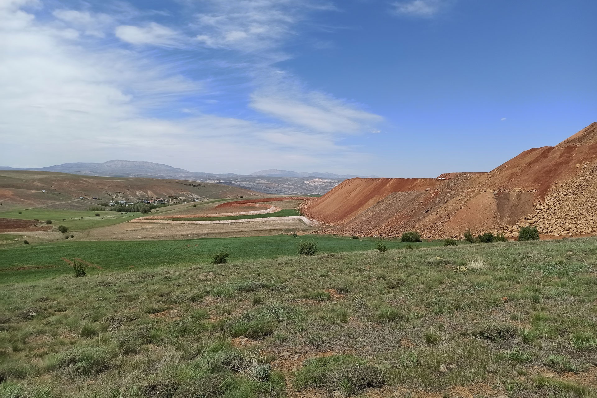 . Koç Holdinge ait Demir Export şirketi tarafından, Sivas Kangal Pınargözü köyüne kurulan maden