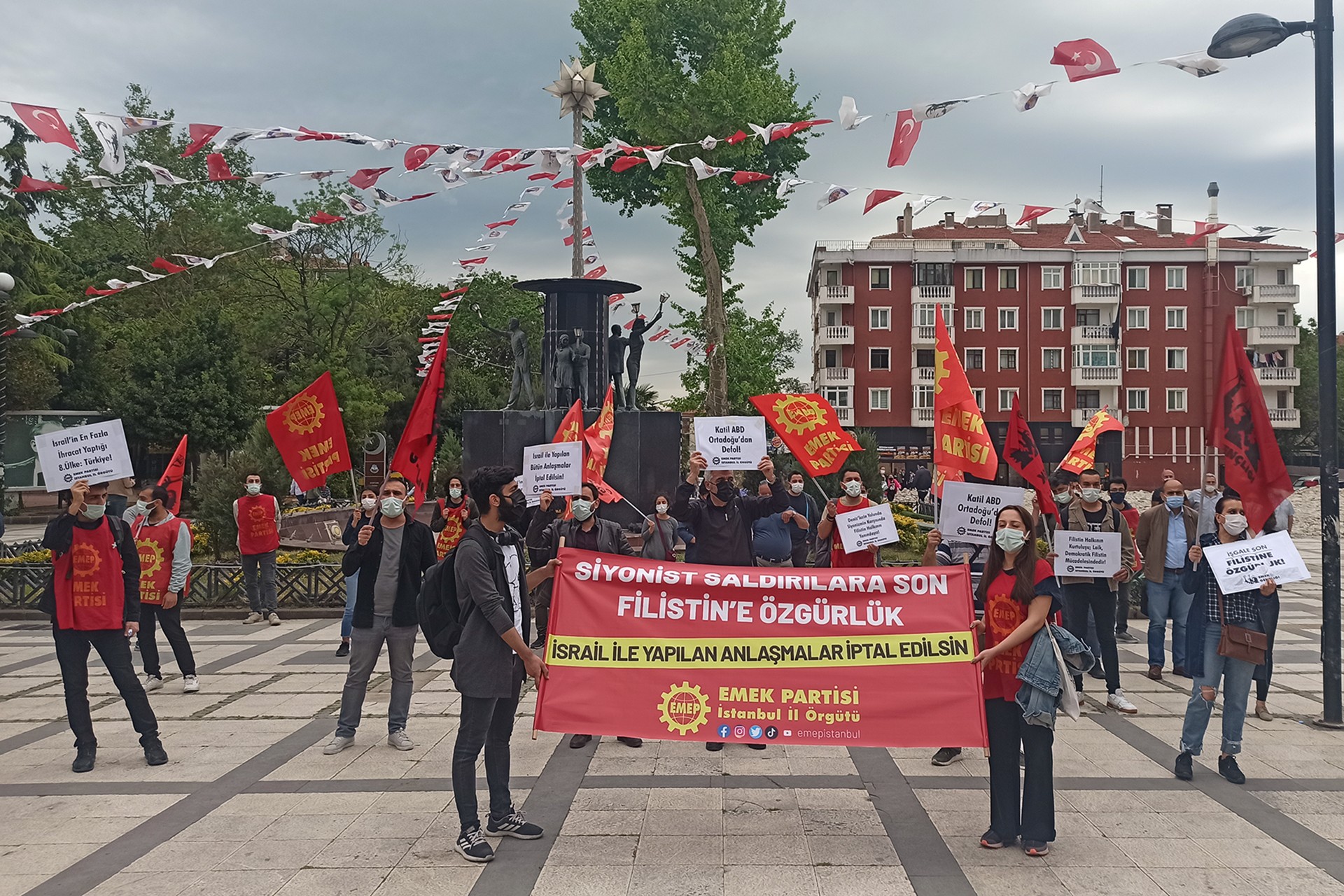 Emek Partisi İstanbul İl Örgütü Avcılar'da yaptığı basın açıklamasıyla Filistin halkının direnişine destek verdi.