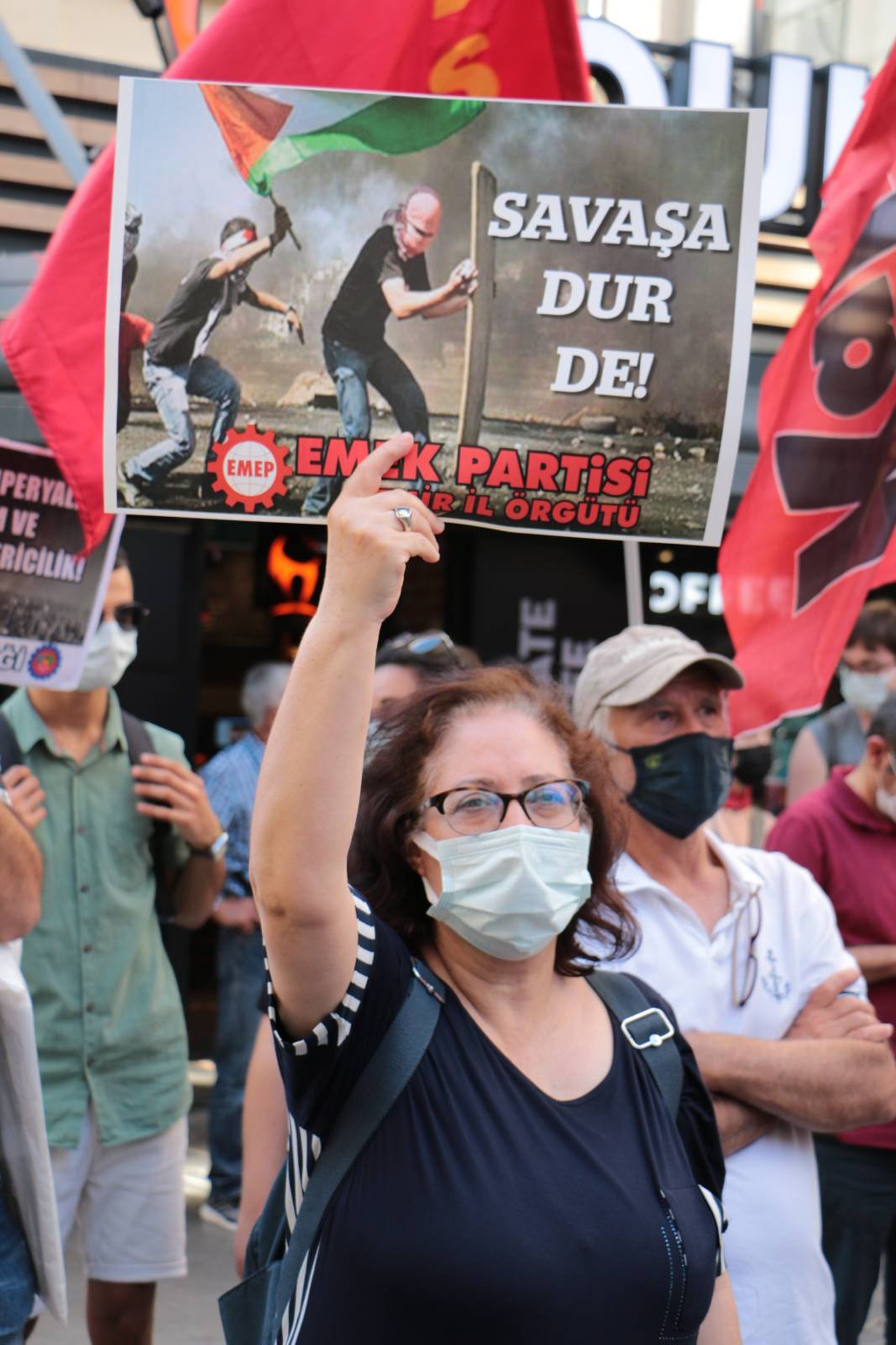 İzmir Emek ve Demokrasi Güçlerinin Filistin'e destek açıklamasından bir fotoğraf.