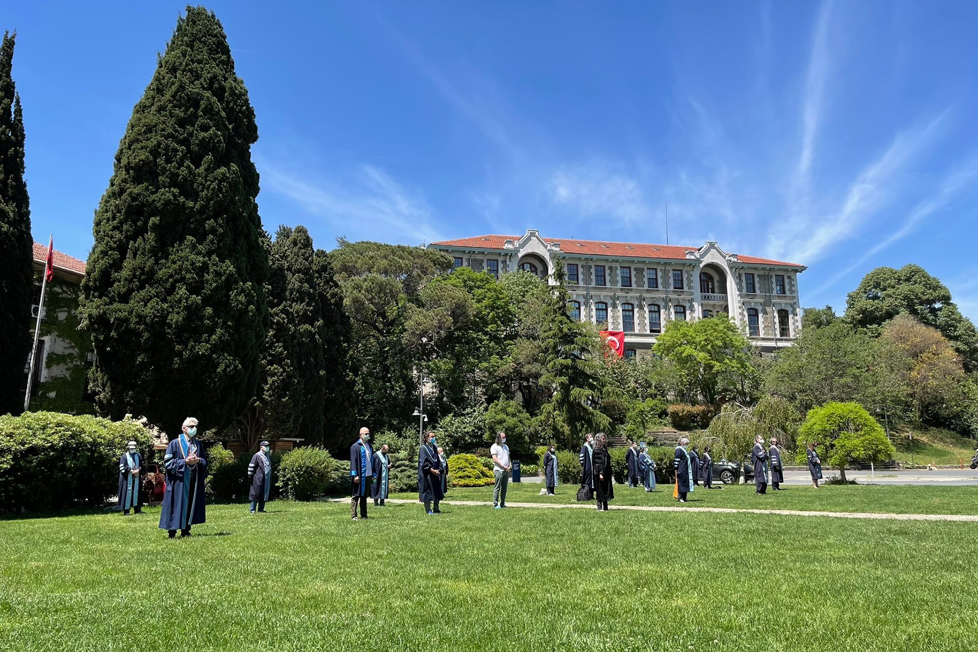 Boğaziçi Üniversitesi akademisyenleri Rektörlük binasına sırtlarını dönüyor