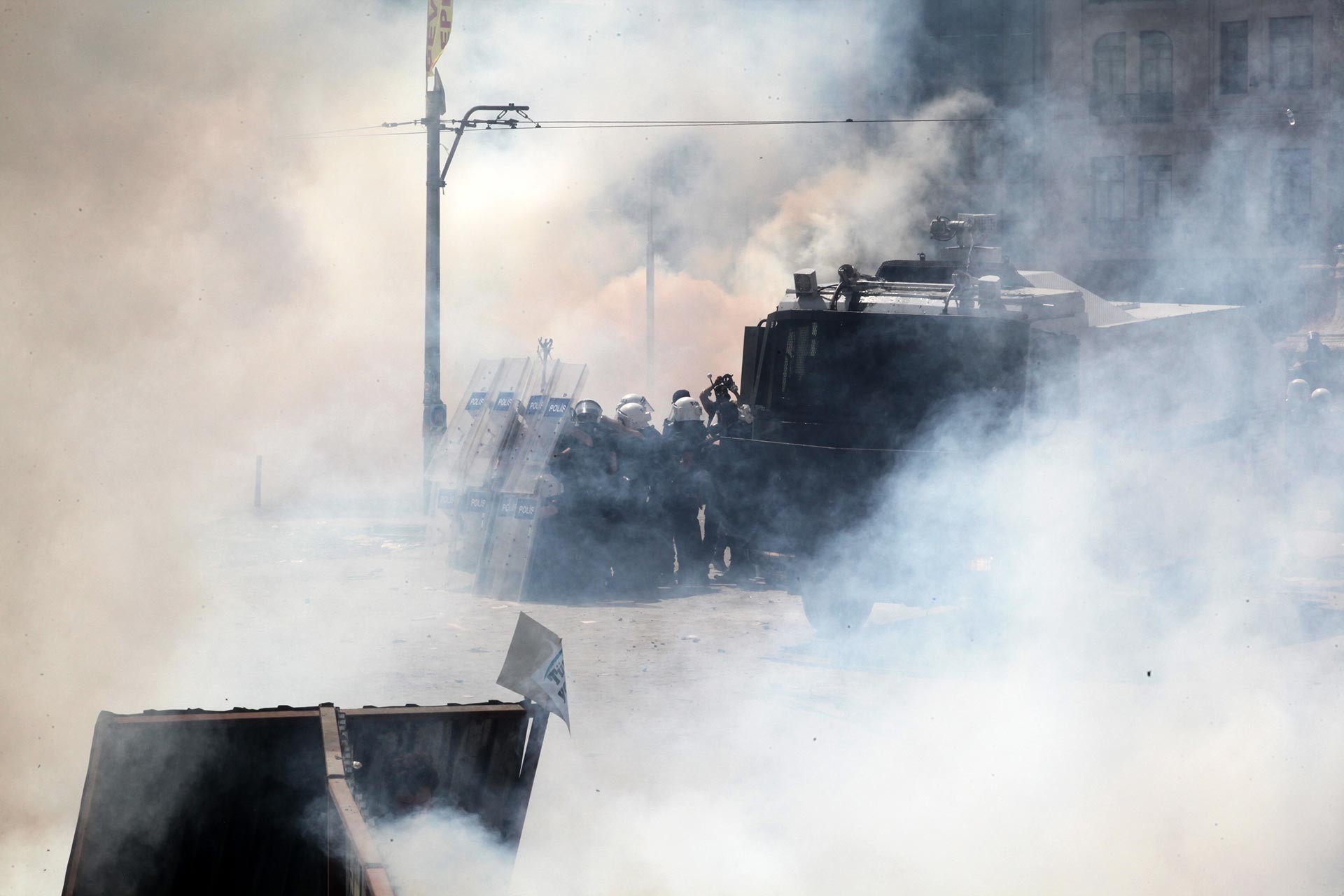 Gezi direnişinde Polis şiddeti, biber gazı TOMA'lar