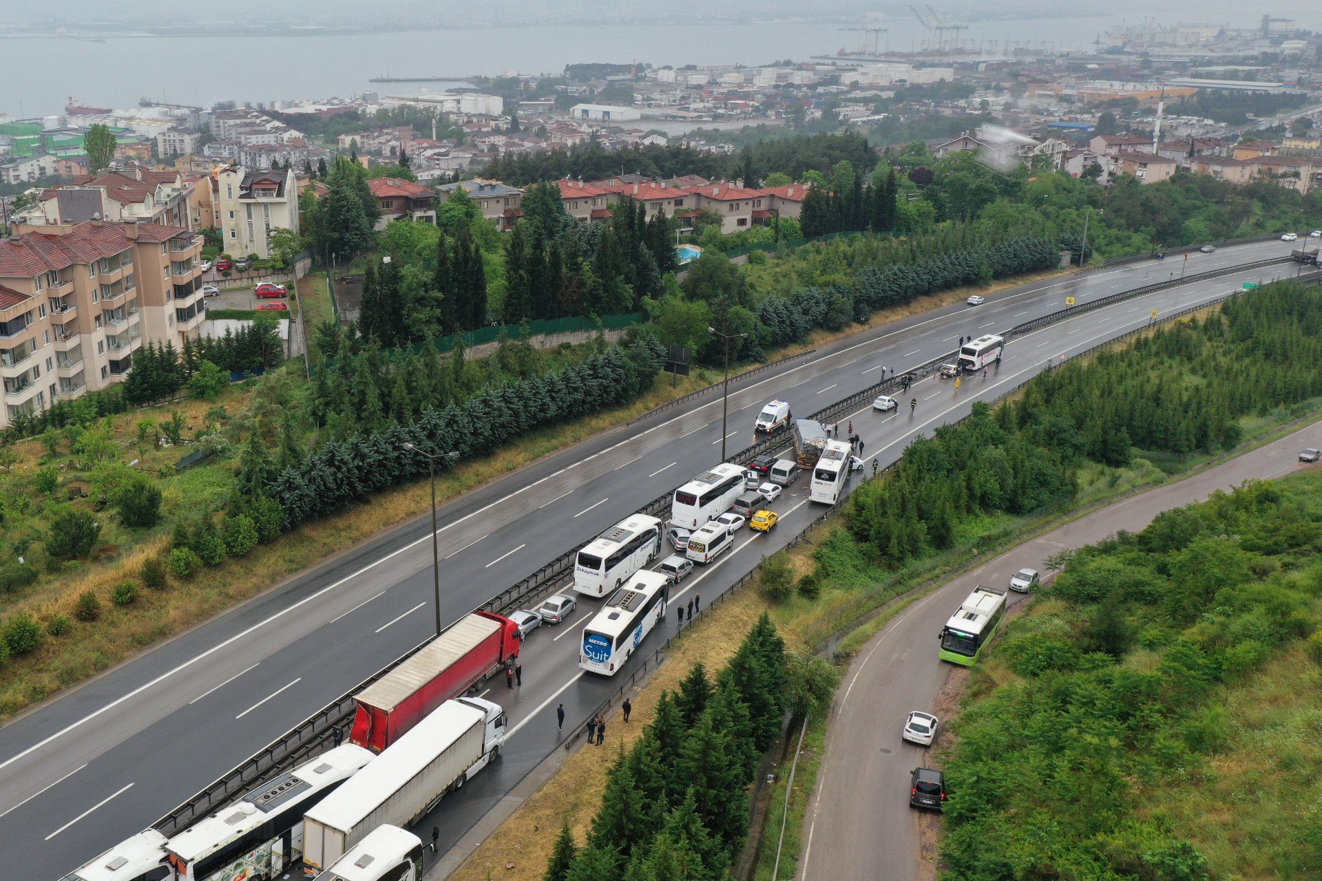 Anadolu Otoyolu'nun Kocaeli kesiminde meydana gelen zincirleme trafik kazası