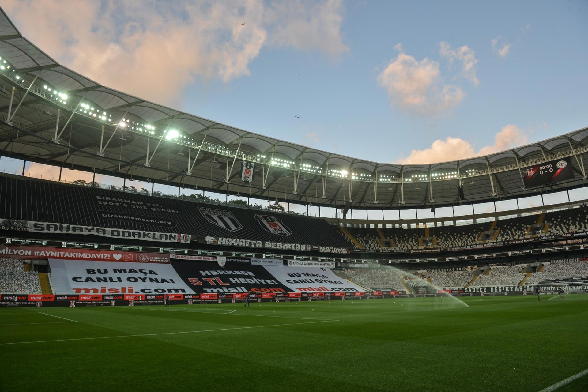 Cumhurbaşkanı Erdoğan açıkladı: Süper Lig'i taraftarlarla oynamayı ümit ediyoruz