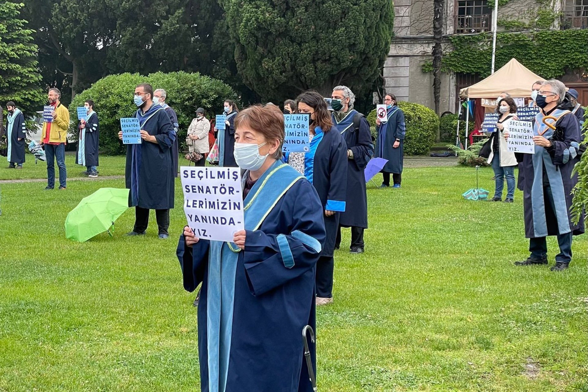 Boğaziçi Üniversitesi akademisyenleri rektörlüğe sırtını çevirdi