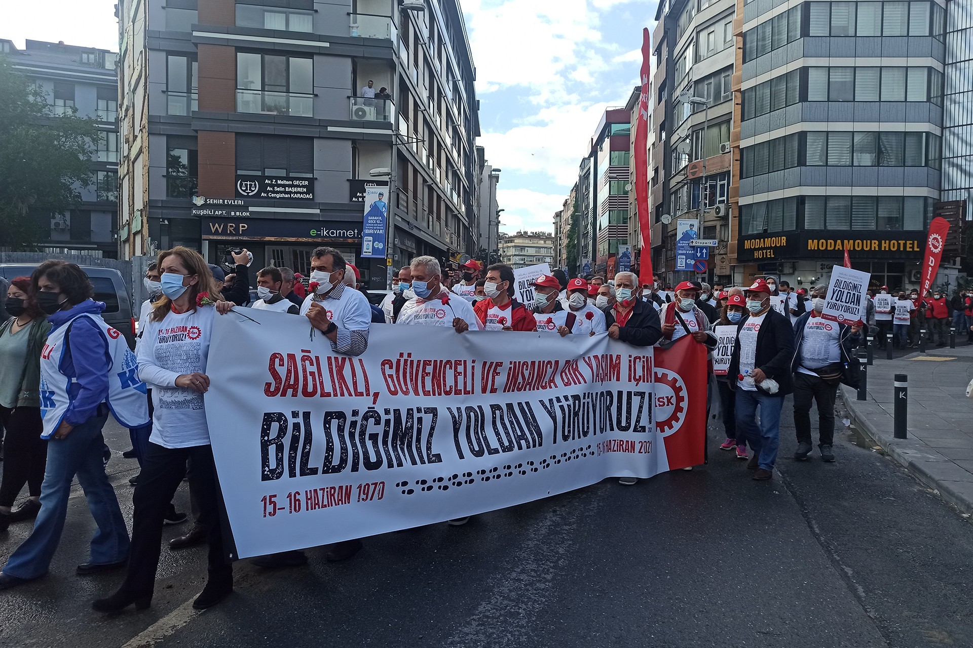 DİSK, 15-16 Haziran Direnişi'nin yıl dönümünde Kadıköy'de eylem yaptı