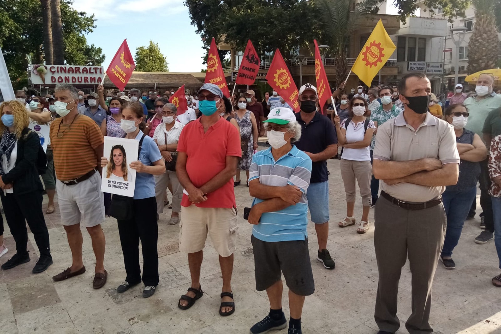 HDP'ye yönelik saldırı ve Deniz Poyraz'ın katledilmesi Balıkesir Edremit'te protesto edildi.