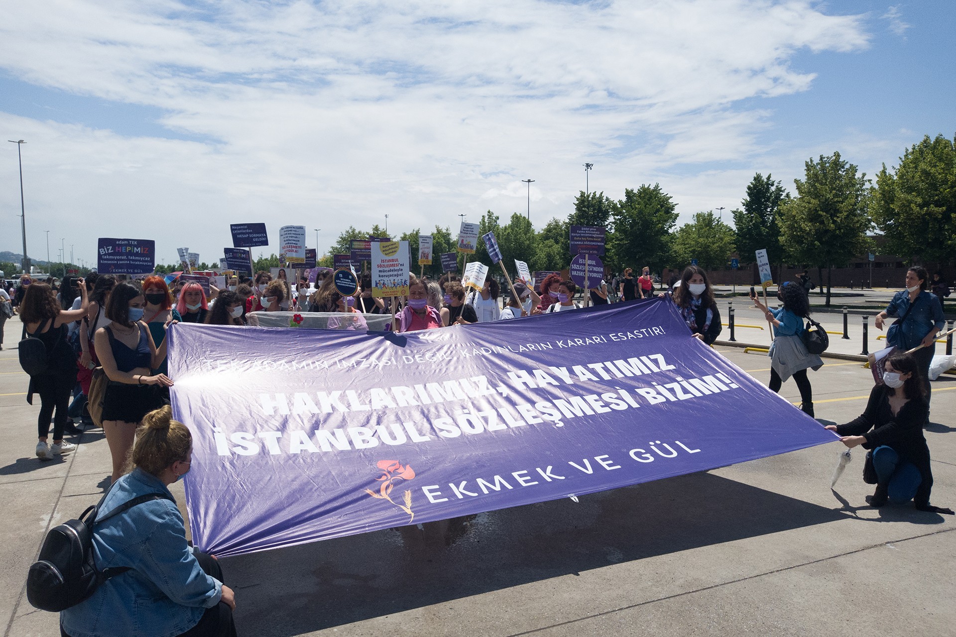 Kadınlar İstanbul Sözleşmesi için Maltepe'de bir araya geldi