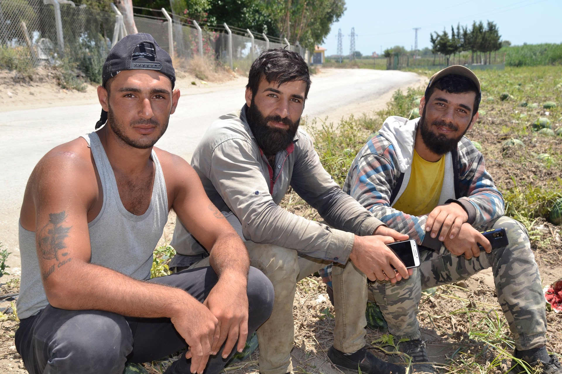 Adana'da tarım işçiliği yapan Suriyeli mülteci Halil Hasan ve arkadaşları