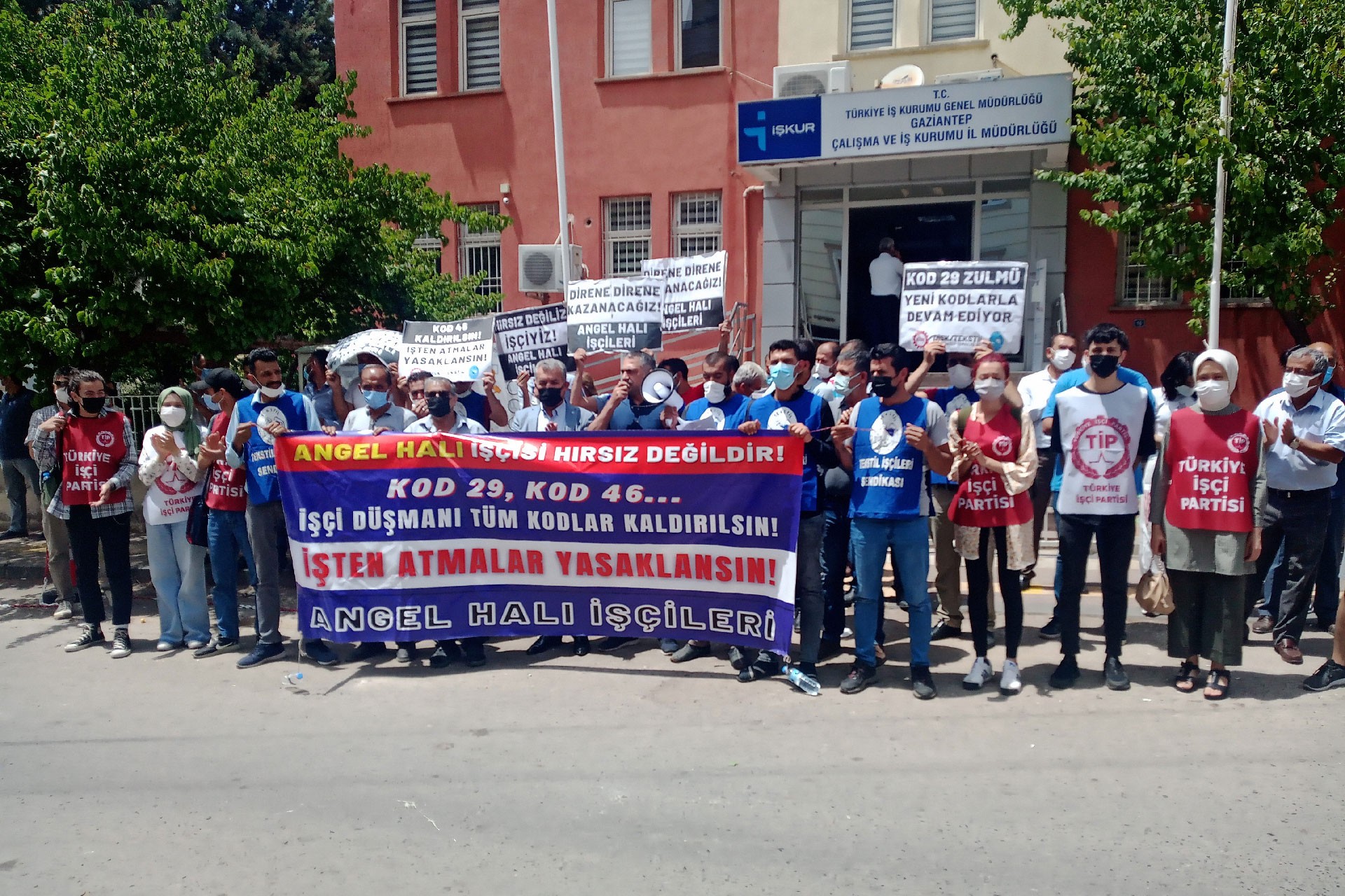 Kod 46 ile işten atılan Angel Halı işçilerinin mücadelesi kazanımla sonuçlandı