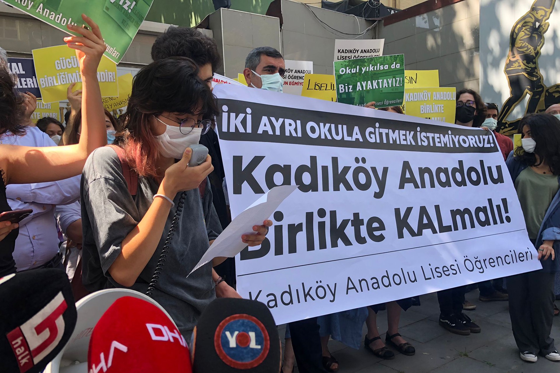 Kadıköy Anadolu Lisesi öğrencileri açıklama yaptı