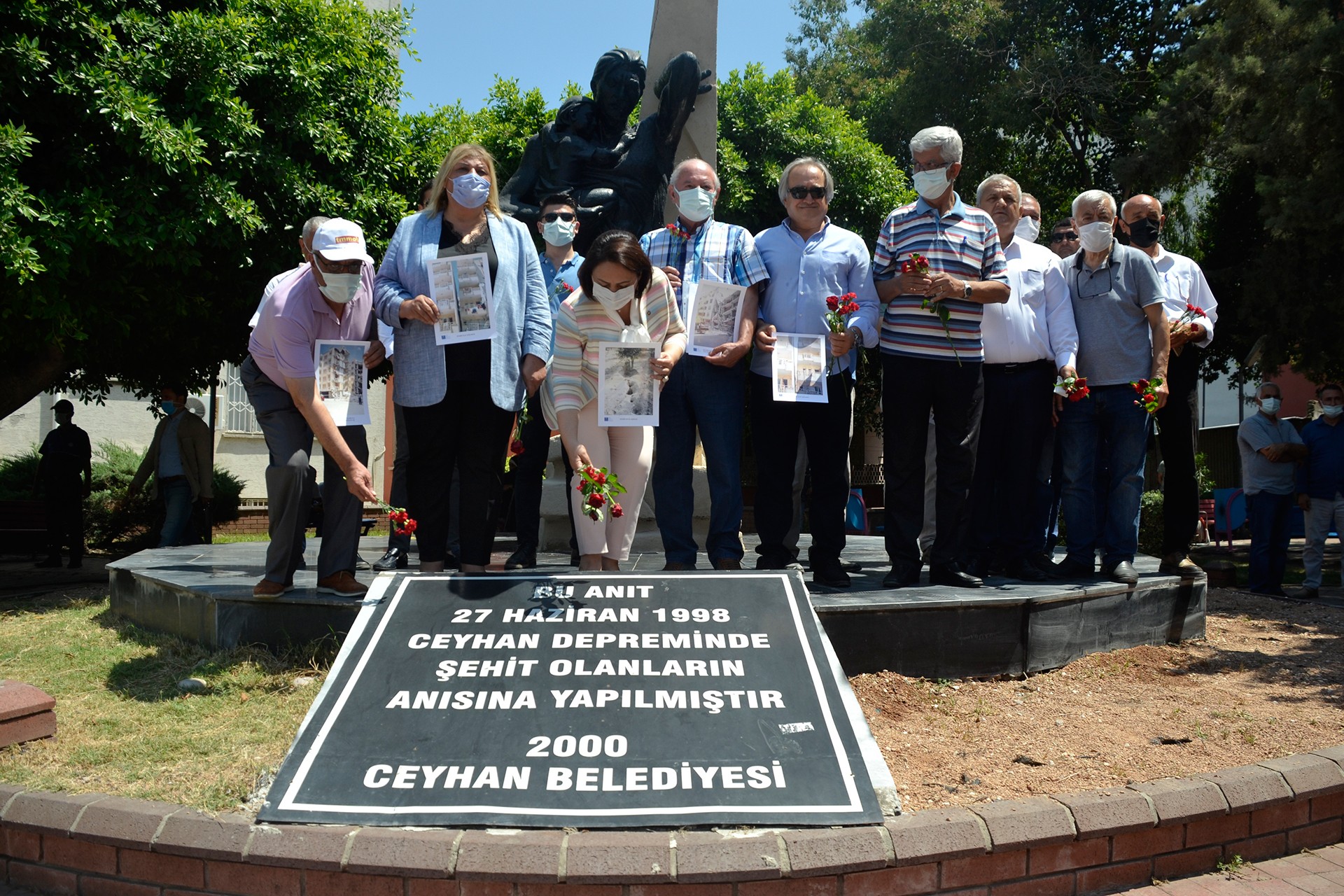 İMO Adana Şubesi, Ceyhan Belediyesi ile birlikte Adana-Ceyhan depreminin 23. yıl dönümünde Ceyhan Deprem Anıtı önünde anma töreni düzenledi. 