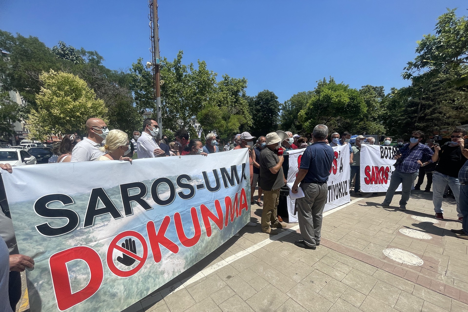 Saros'uma dokunma yazılı pankart