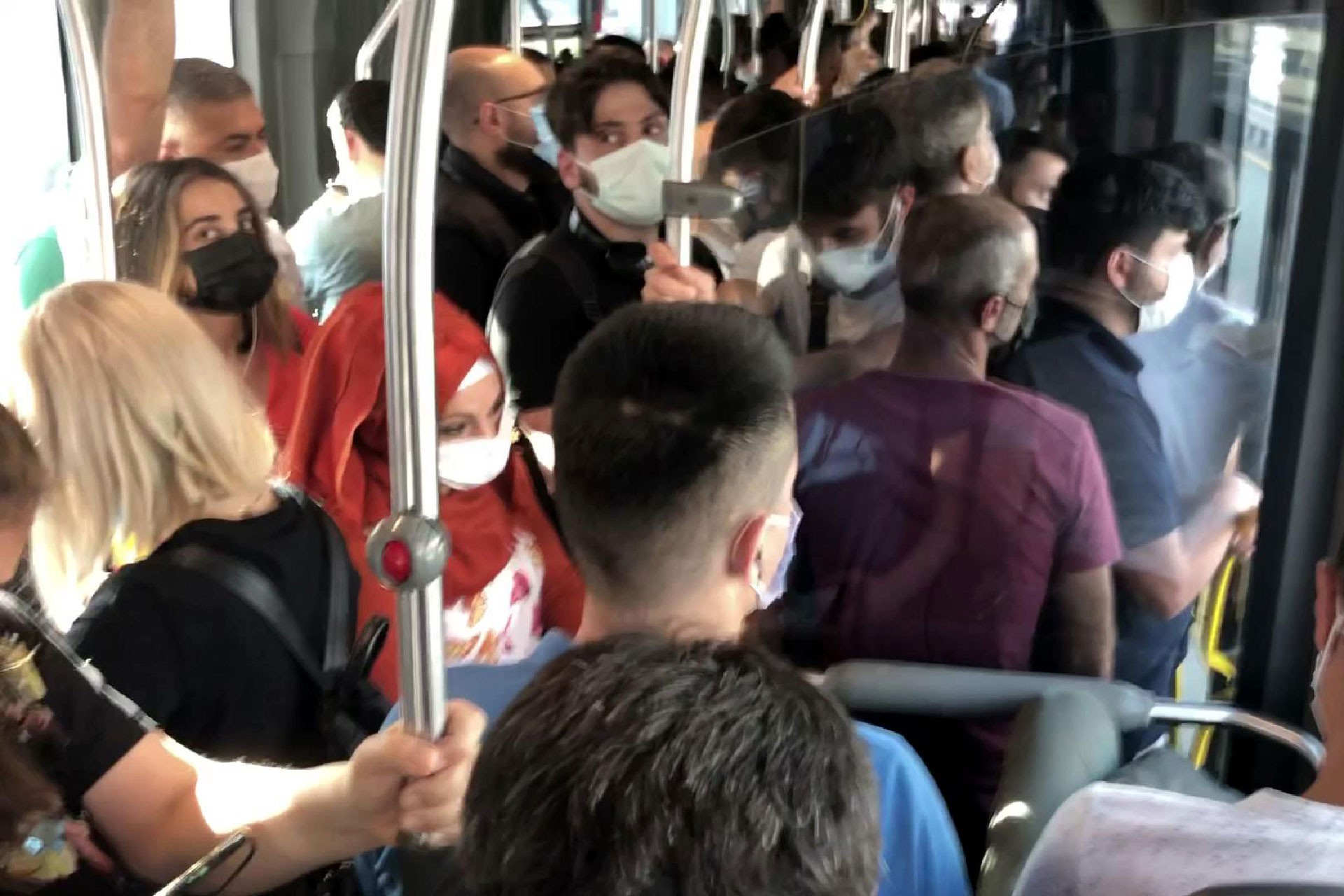 1 Temmuz normalleşmesi sonrası metrobüslerin hali